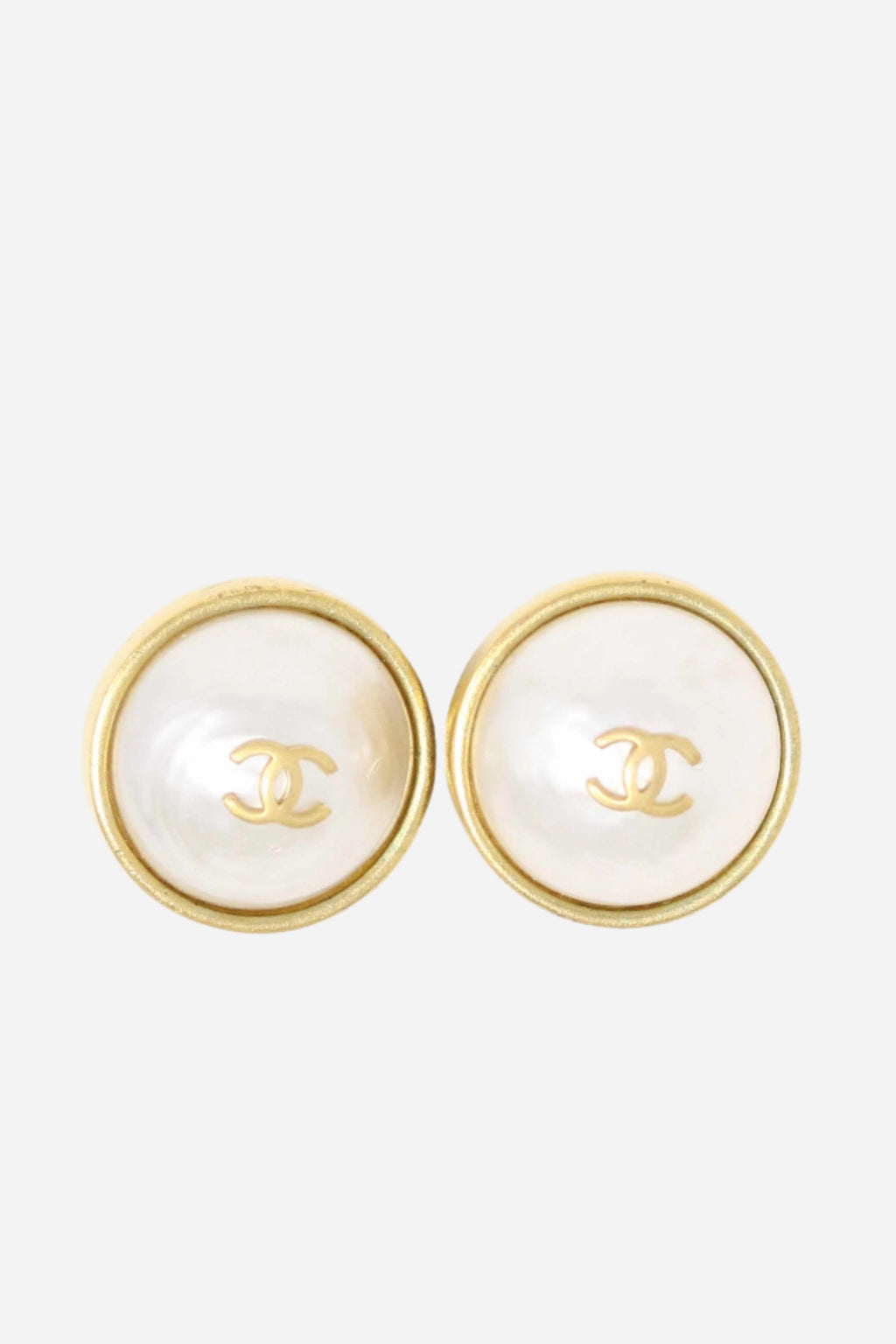 Pre-Owned Chanel Round CC Faux Pearl Earrings Clip-On