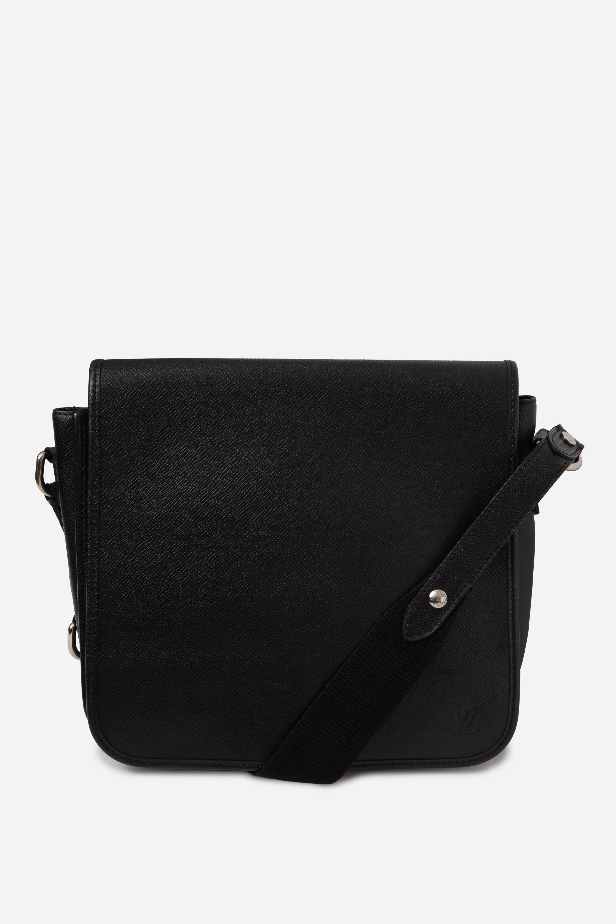 Louis Vuitton 2007 Black Taiga Andrei Messenger Bag