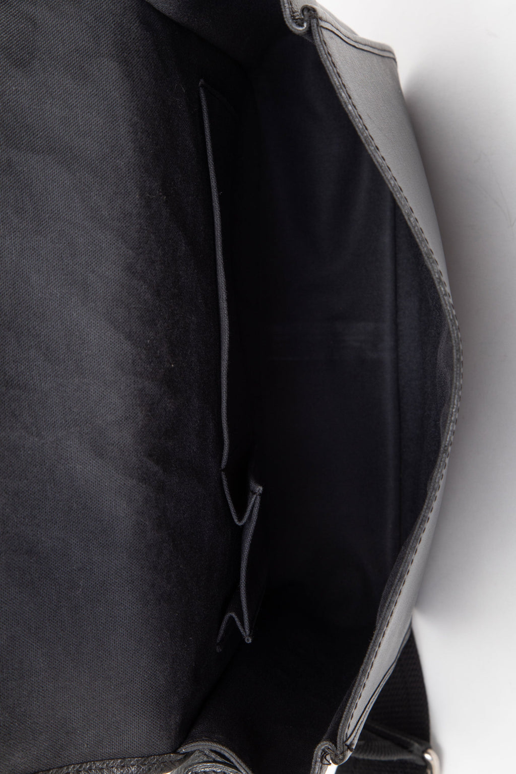 Louis Vuitton 2007 Black Taiga Andrei Messenger Bag