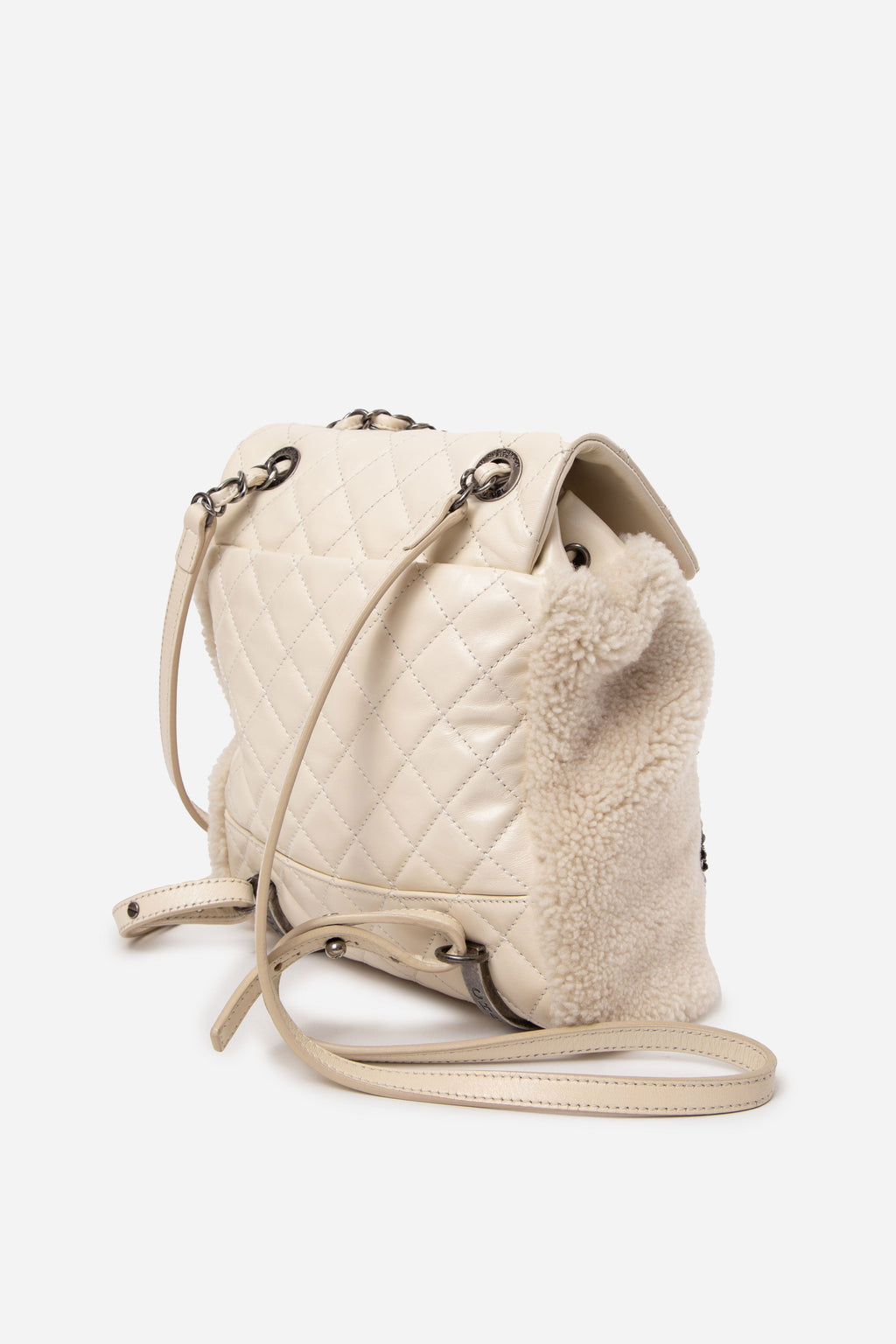 Pre-Owned Chanel 2015–2016 White Shearling/Calf Salzburg Backpack