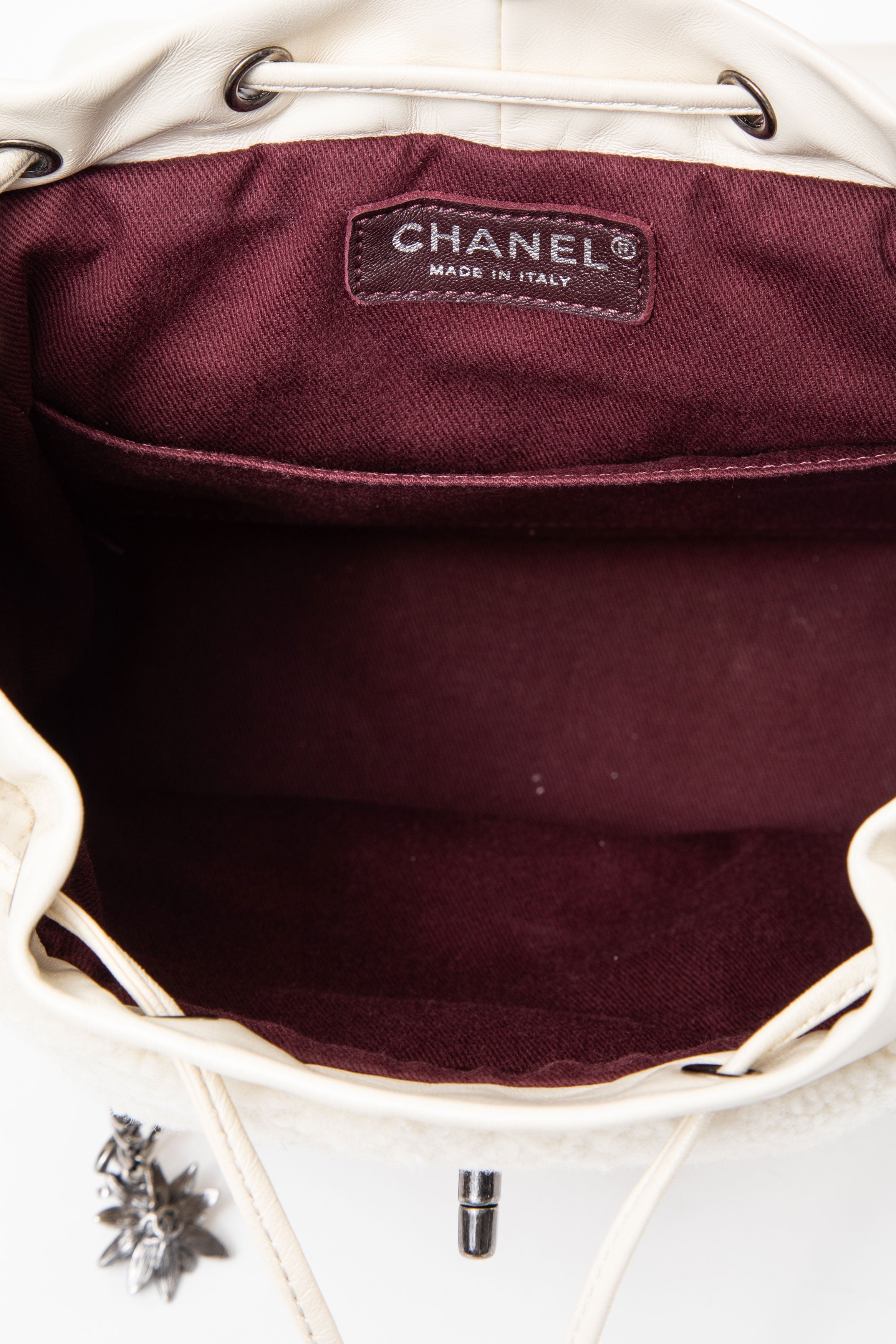 Pre-Owned Chanel 2015–2016 White Shearling/Calf Salzburg Backpack