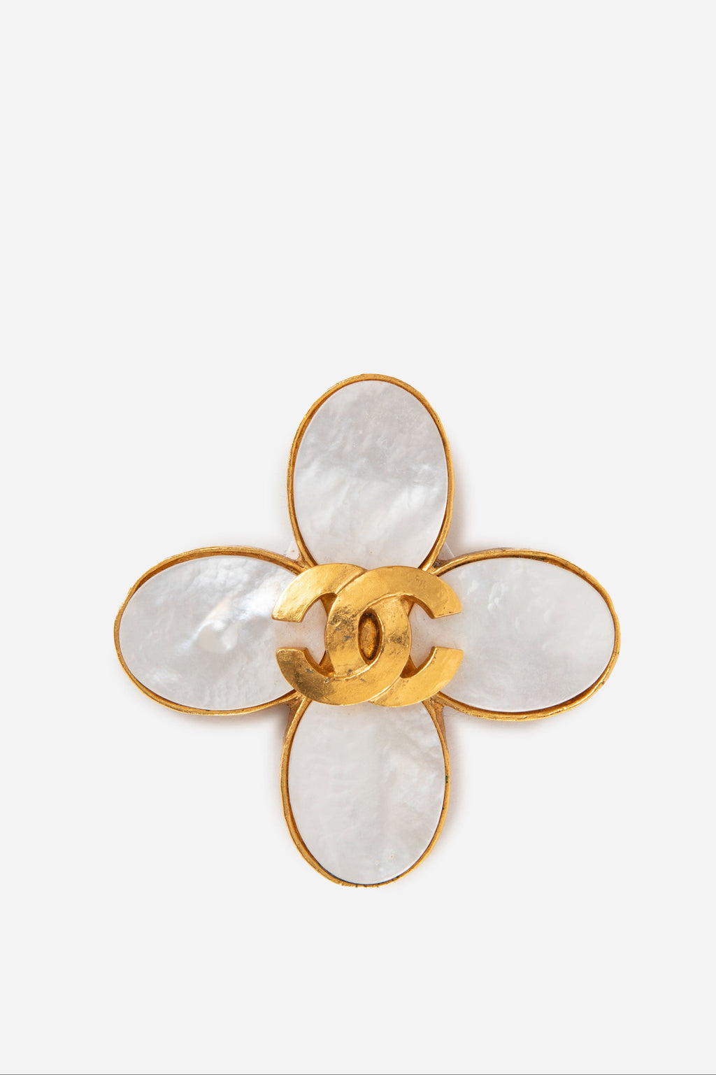 Pre-Owned Chanel 1995 Mother Of Pearl CC Brooch