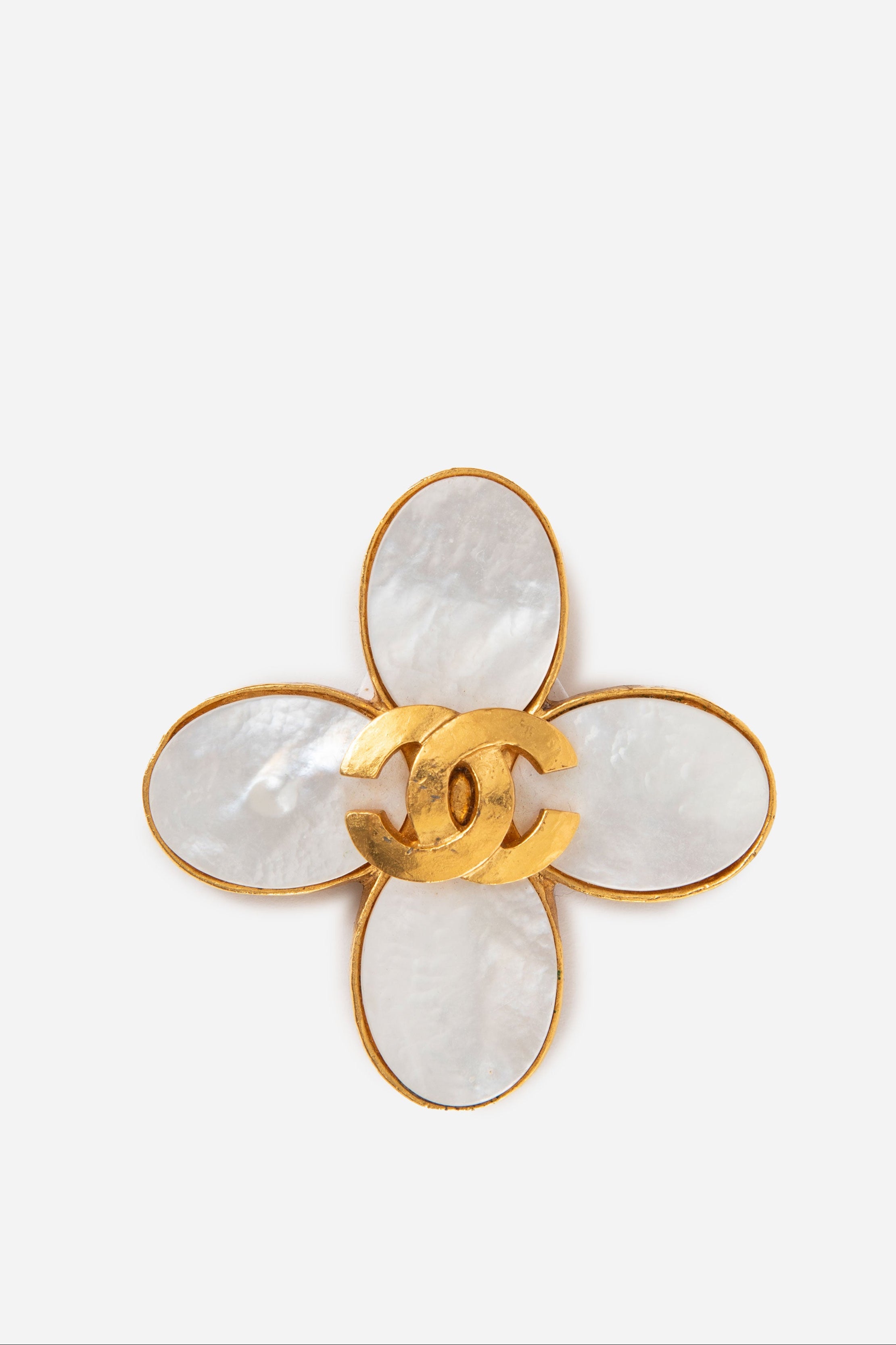 Pre-Owned Chanel 1995 Mother Of Pearl CC Brooch