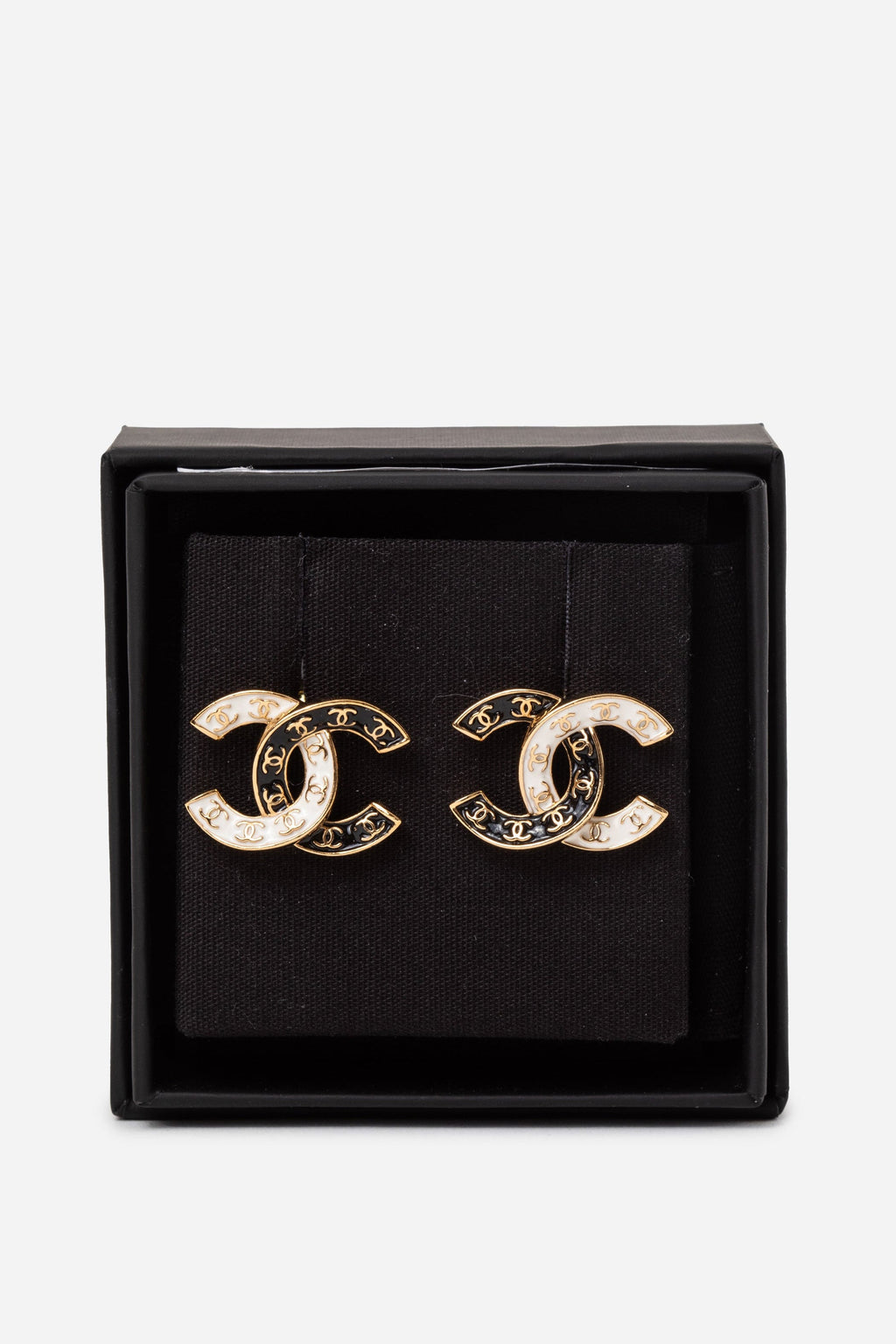 Pre-Owned Chanel 24P CC Enamel Earrings