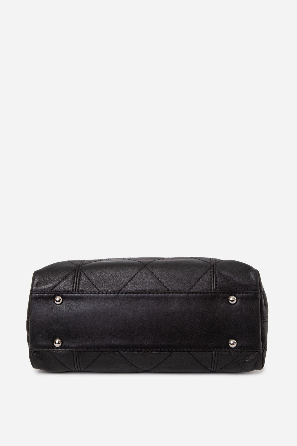Pre-Owned Chanel 2011 Black Lambskin Soft Touch Bucket Bag