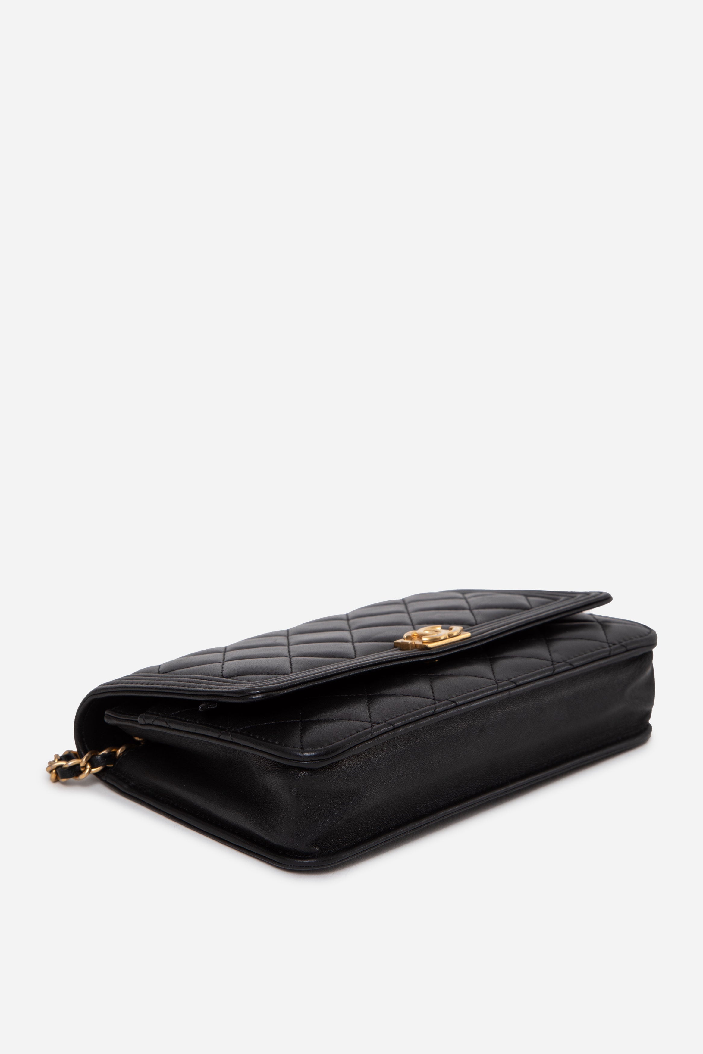 Pre-Owned Chanel 2015-2016 Lambskin Boy Wallet On Chain Black