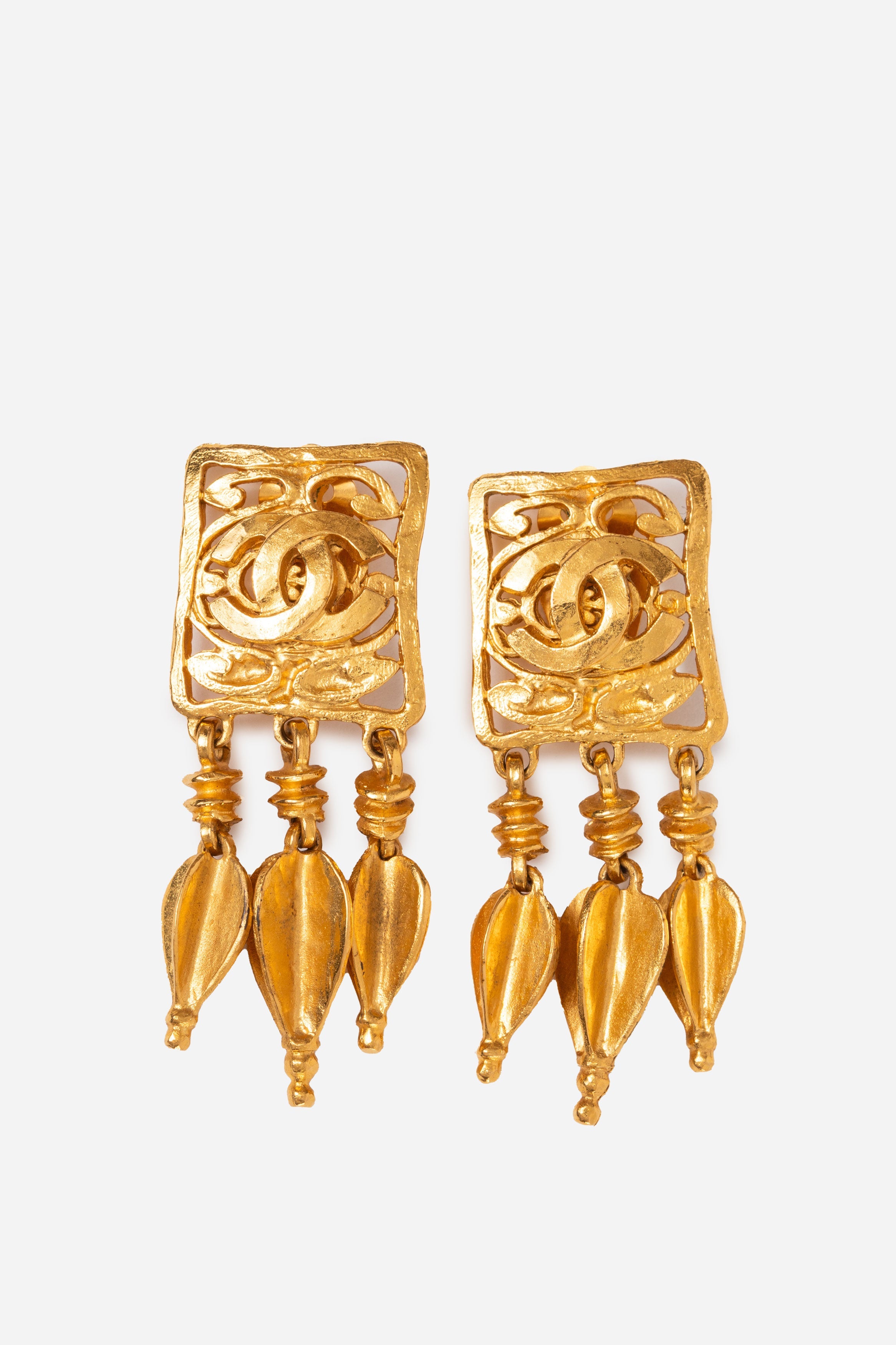 Pre-owned Chanel 1995 Dangle Hoop CC Earrings Clip-On
