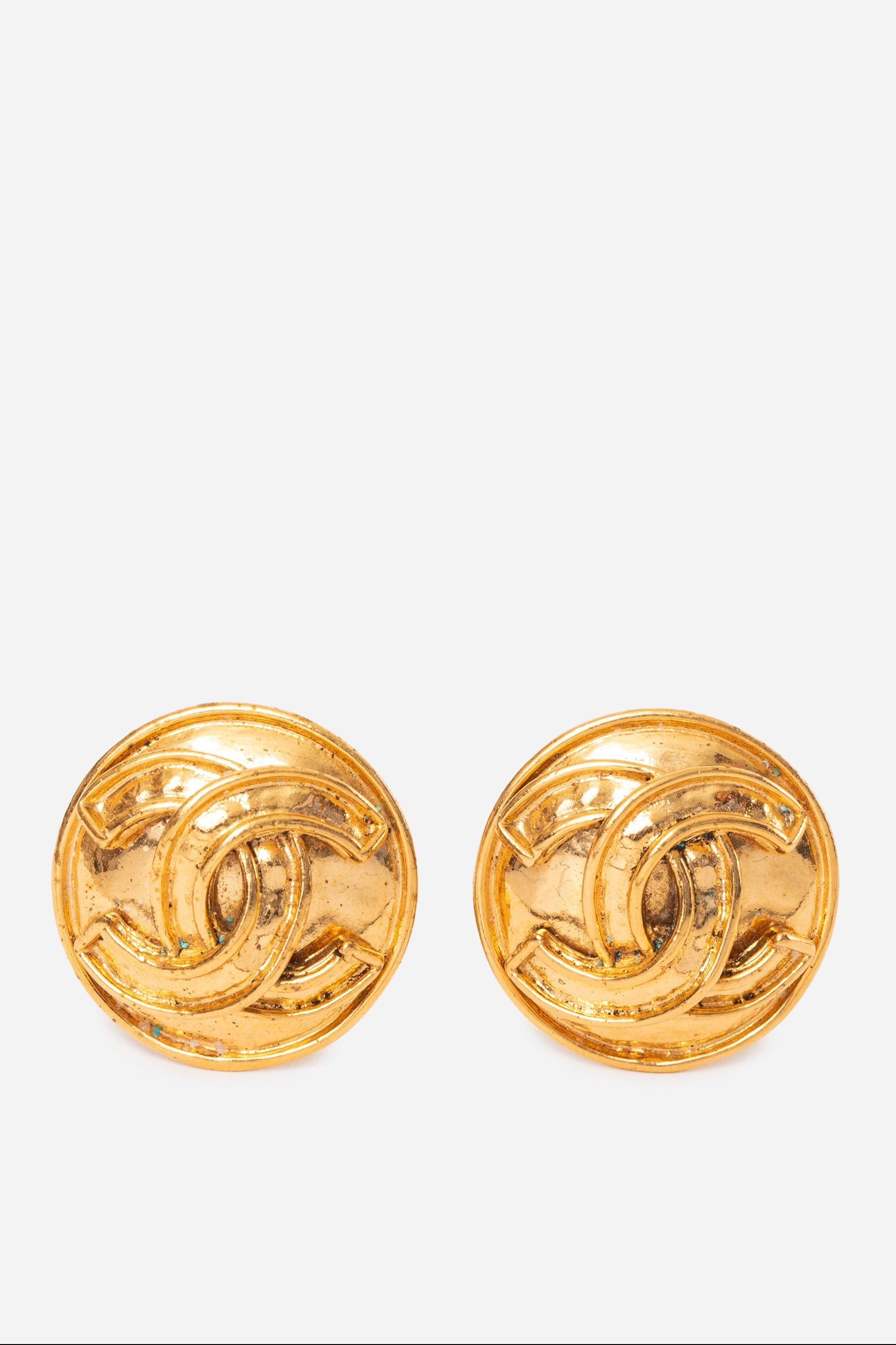 Pre-Owned Chanel Round CC earrings Clip-on