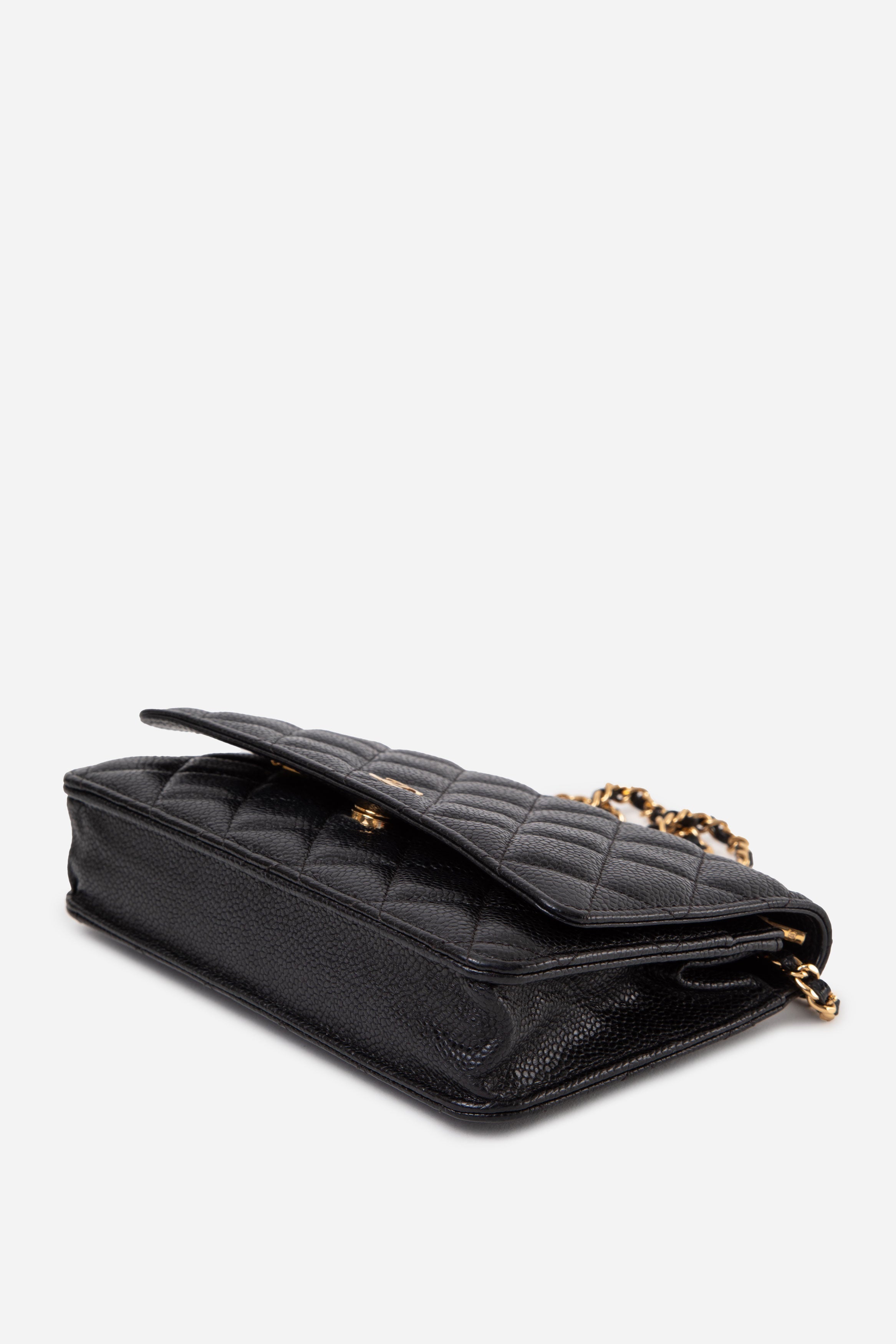 Pre-Owned Chanel Black 2019 Caviar Wallet On Chain