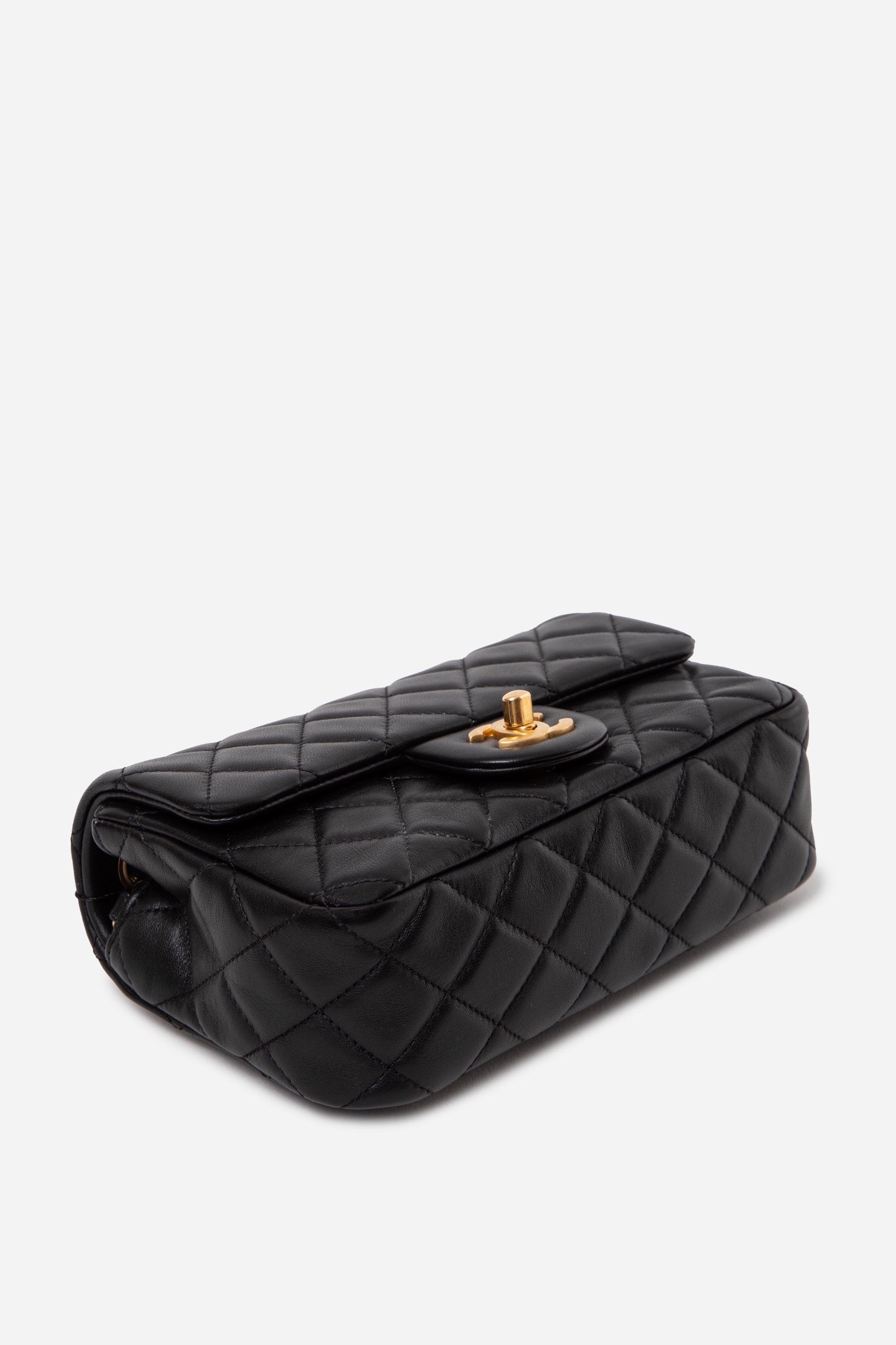 Pre-Owned CHANEL 2022 Lambskin Quilted CC Leather Pearl Crush Mini Rectangular Flap Black