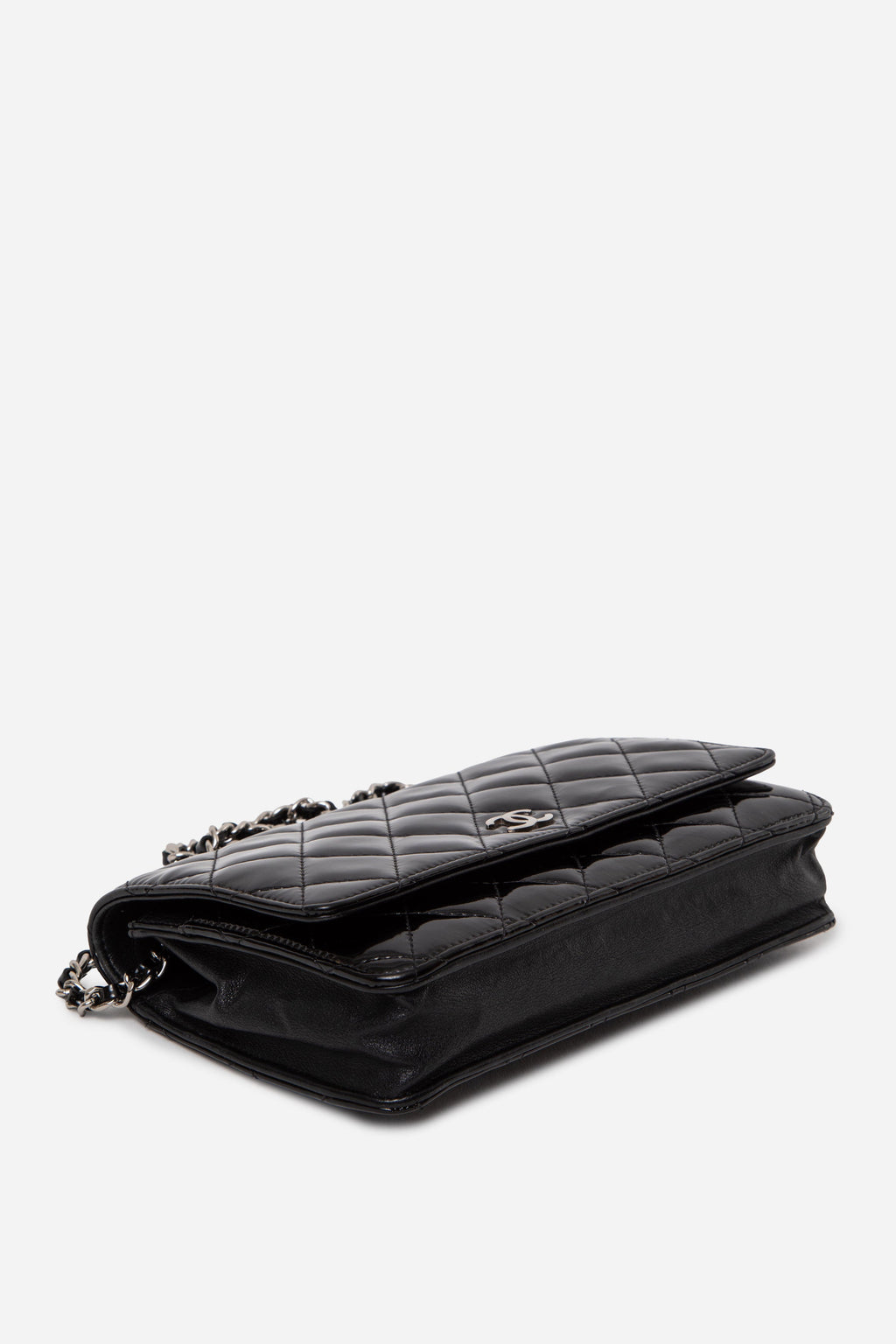 Pre-Owned CHANEL 2011 Black Patent Classic Wallet On Chain
