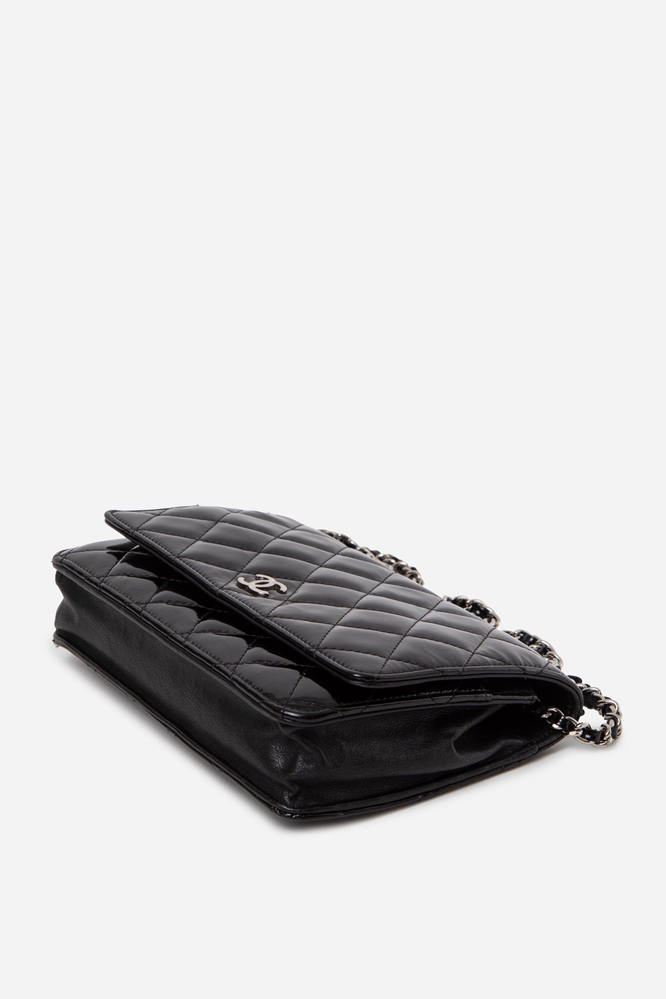 Pre-Owned CHANEL 2011 Black Patent Classic Wallet On Chain
