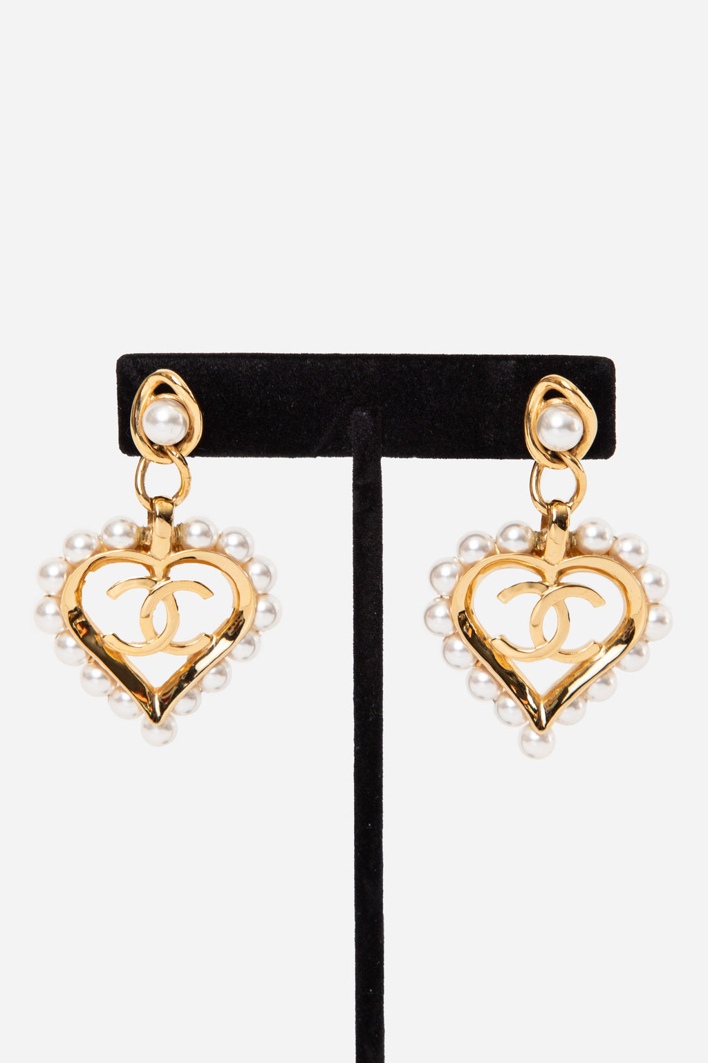 Pre-Owned Chanel 2019 Pearl Heart CC Drop Earrings