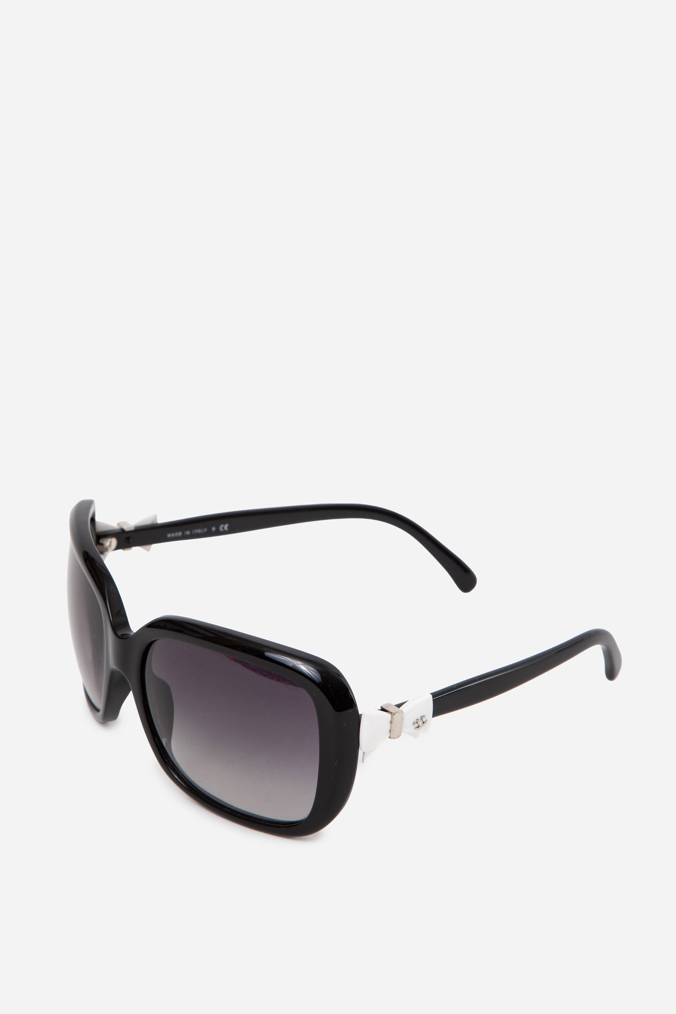 Pre-Owned Chanel CC Bow Sunglasses