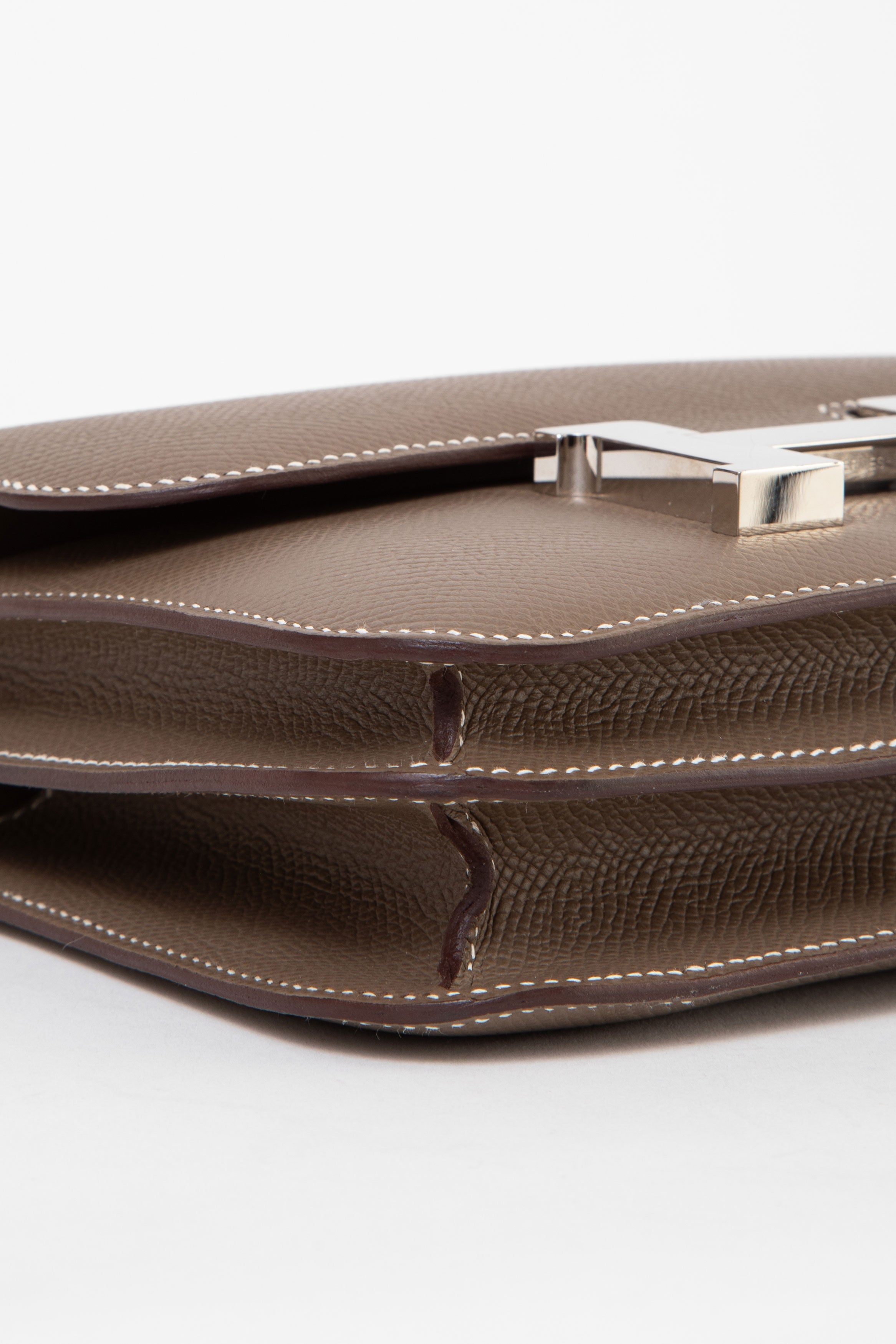 Hermès 2023 Etoupe Epsom Leather Constance 18 PHW