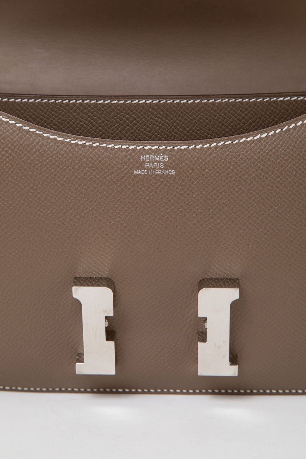 Hermès 2023 Etoupe Epsom Leather Constance 18 PHW