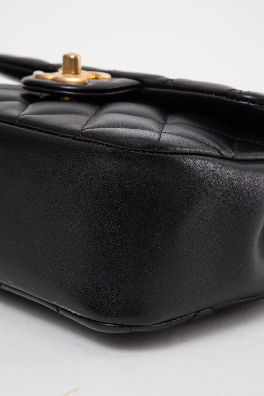 Pre-Owned Chanel 24P Black Lambskin Mini Square Flap Bag Chain Pearl