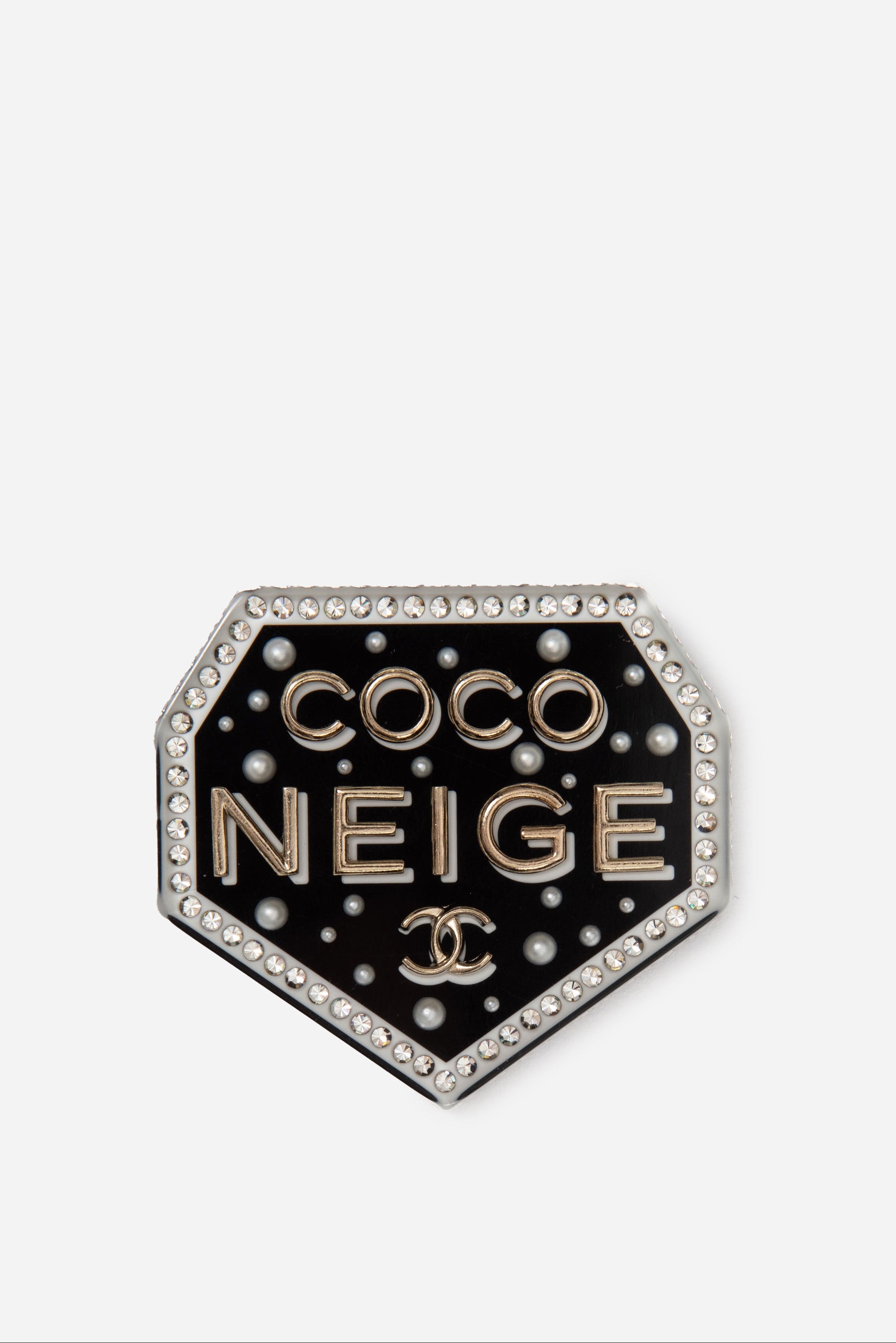 Pre-Owned Chanel 2018 Coco Neige Logo Brooch