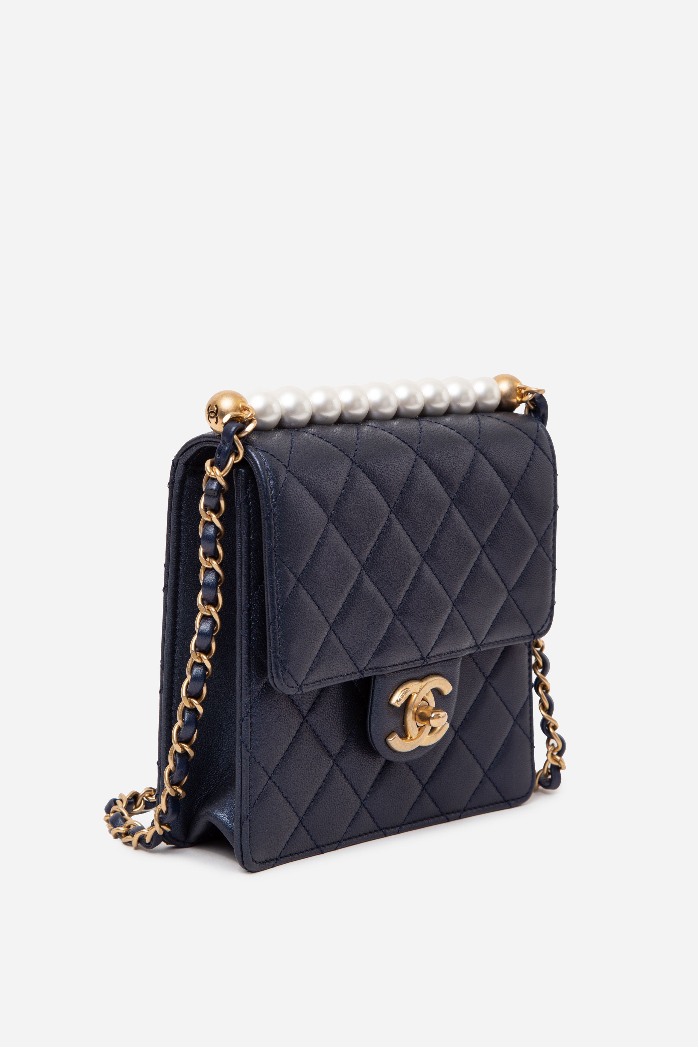 Pre-Owned Chanel 2019 Navy Lambskin Samll Pearl Flap Crossbody Bag