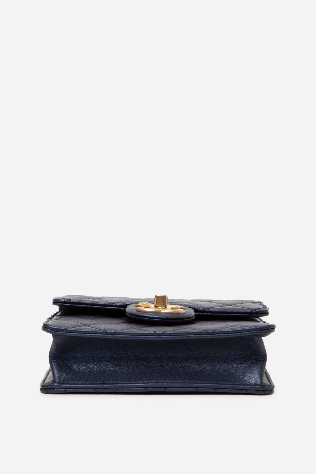 Pre-Owned Chanel 2019 Navy Lambskin Samll Pearl Flap Crossbody Bag
