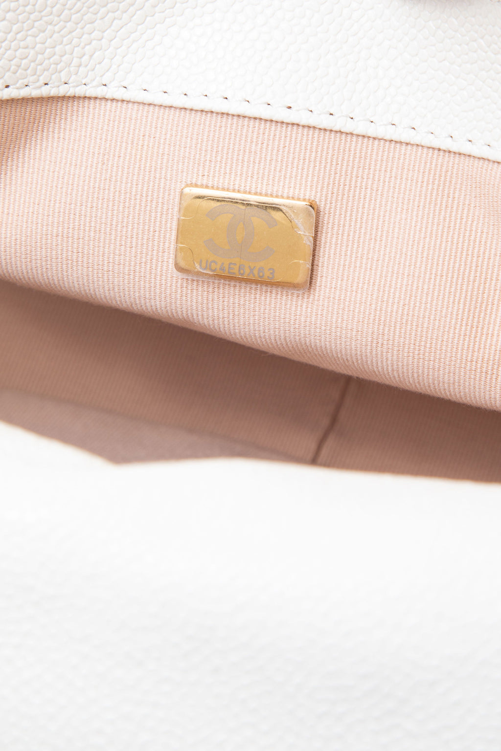 Pre-Owned Chanel White Caviar Quilted CC Flap Bag