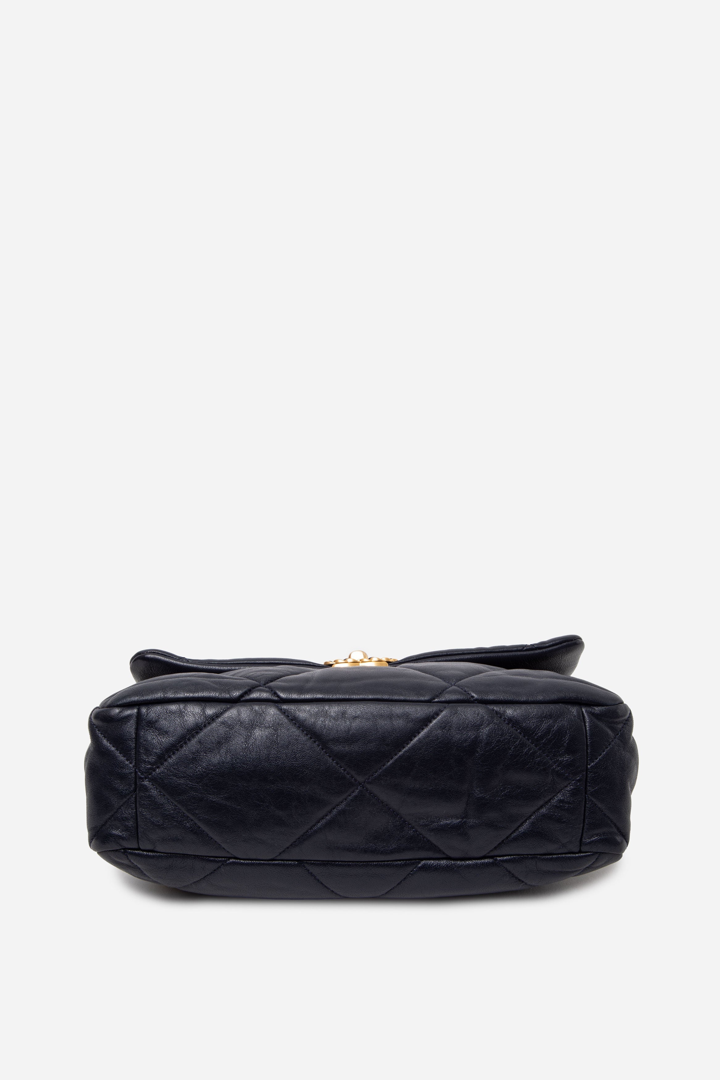 Pre-Owned CHANEL 2020 Navy Lambskin Medium 19 Hand Bag