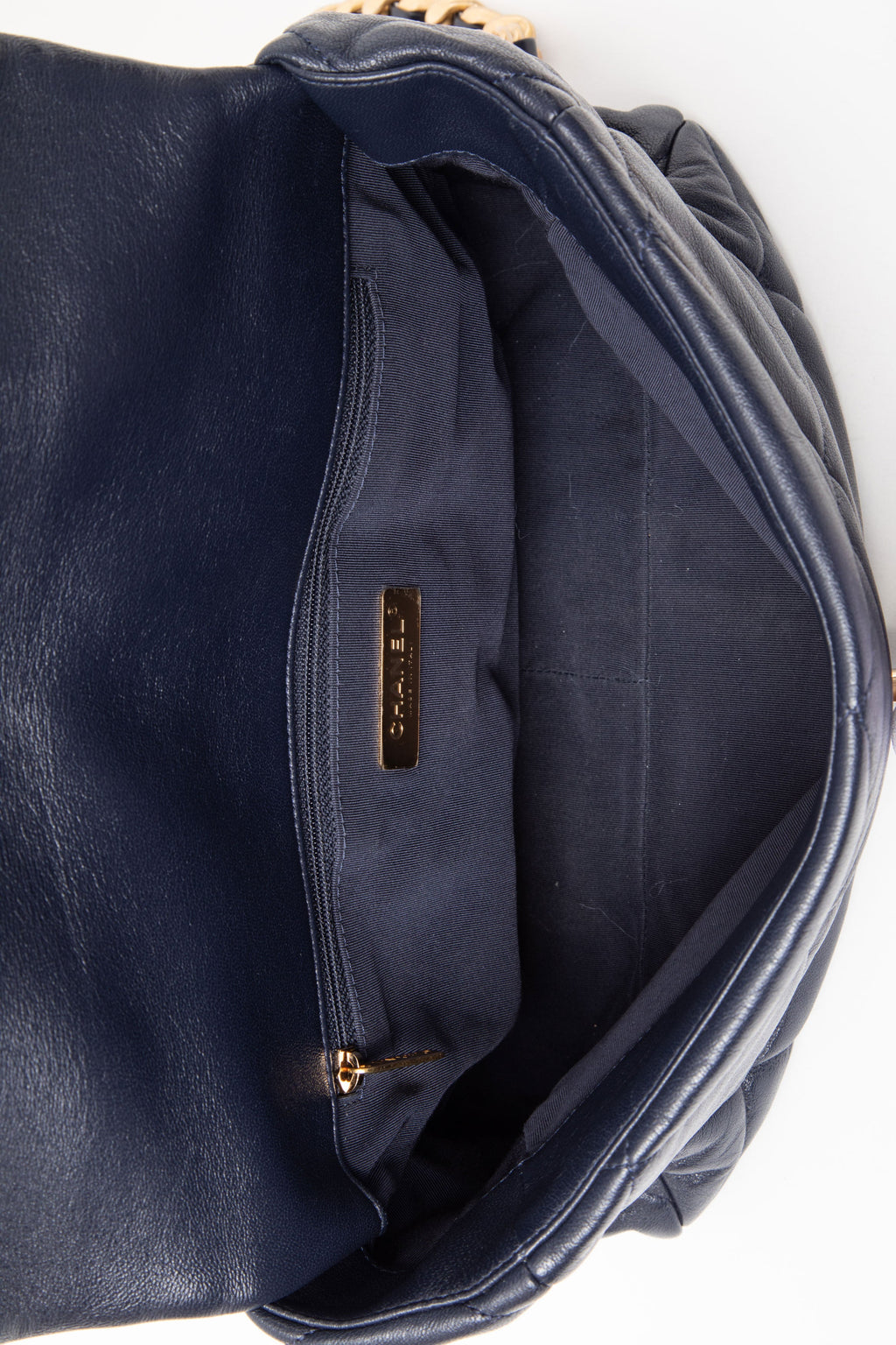 Pre-Owned CHANEL 2020 Navy Lambskin Medium 19 Hand Bag