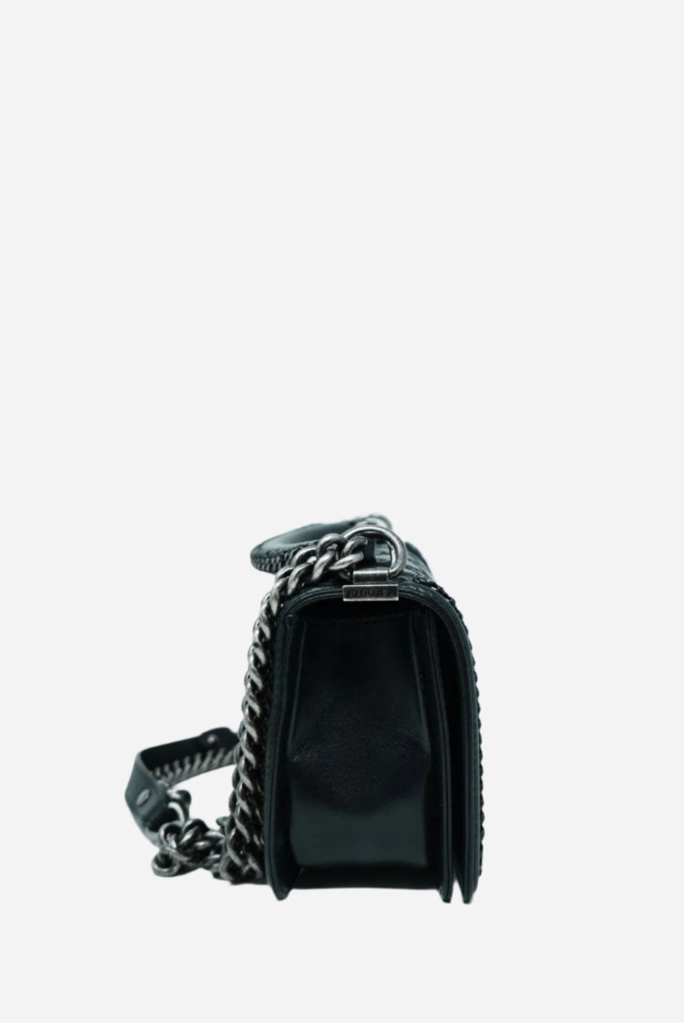 Pre-Owned Chanel Black Medium Boy Flap Bag with Handle
