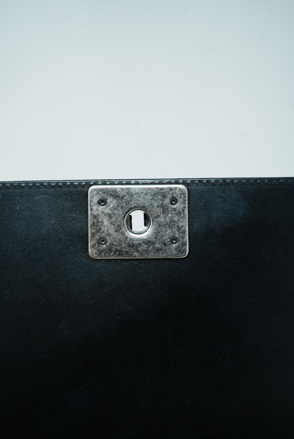 Pre-Owned Chanel Black Medium Boy Flap Bag with Handle