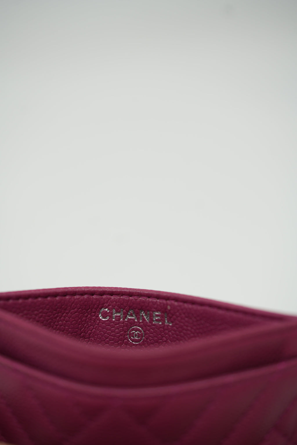 Pre-Owned Chanel Fuchsia Caviar Card Holder