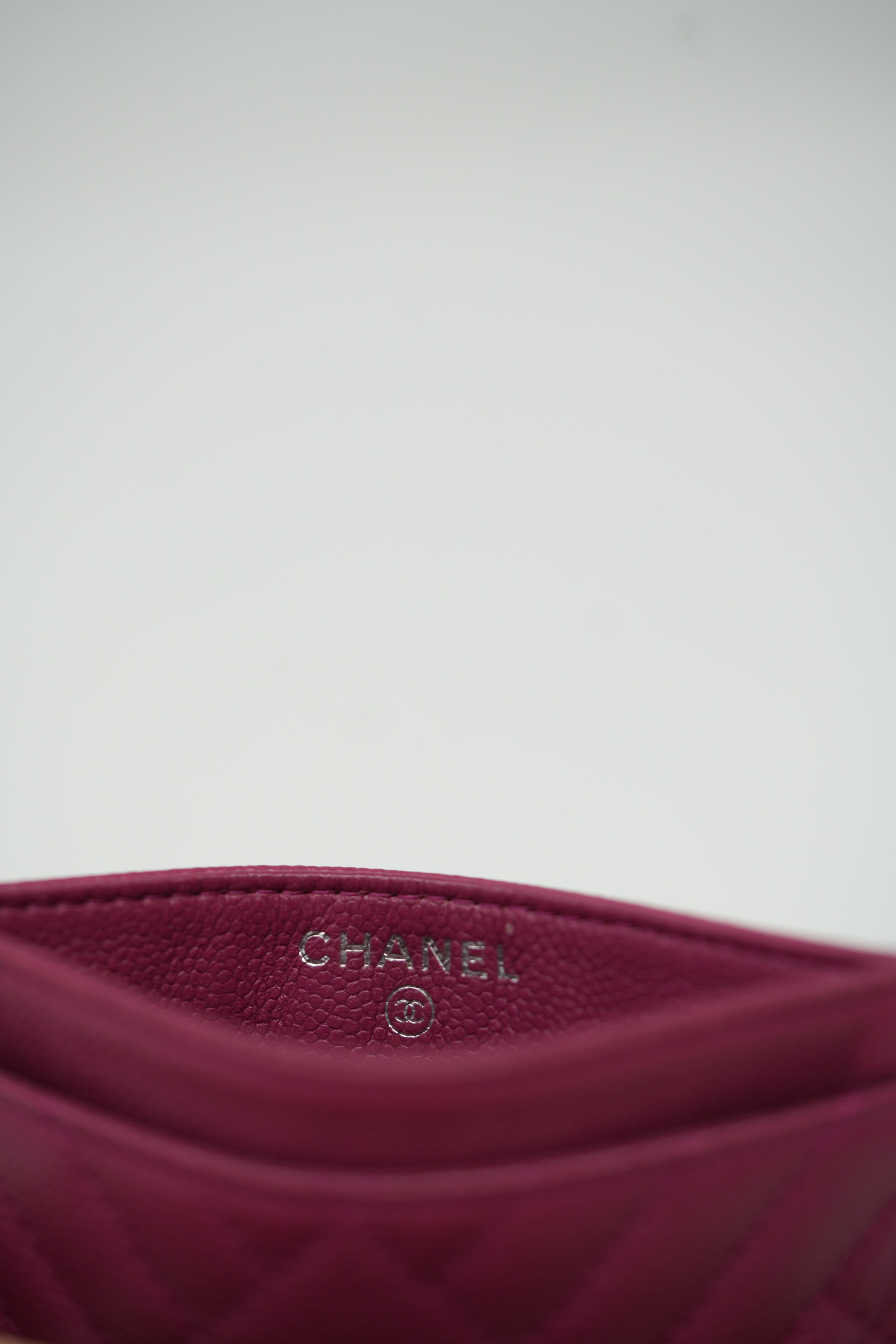 Pre-Owned Chanel Fuchsia Caviar Card Holder