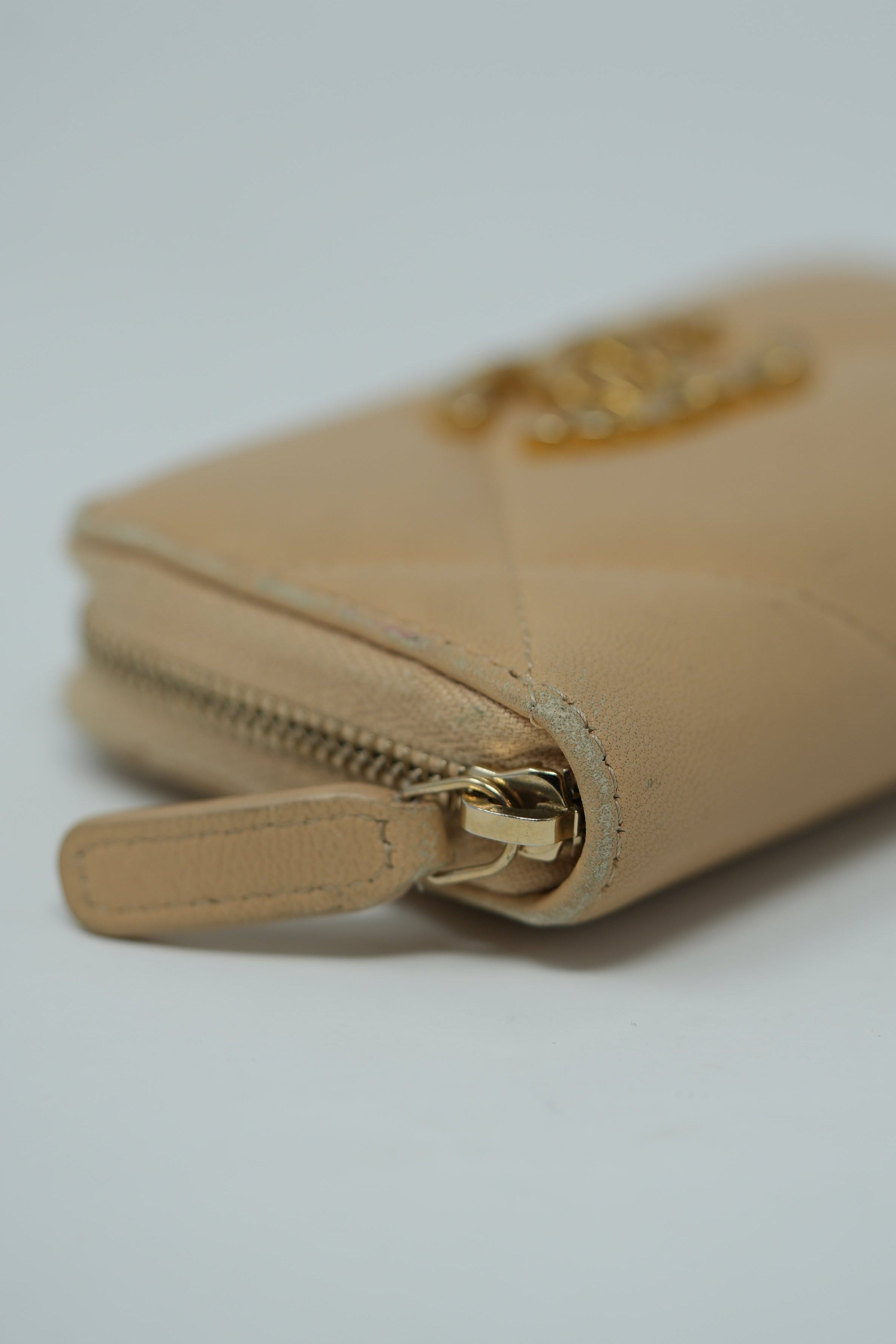 Pre-Owned Chanel Lambskin 19 Card Holder