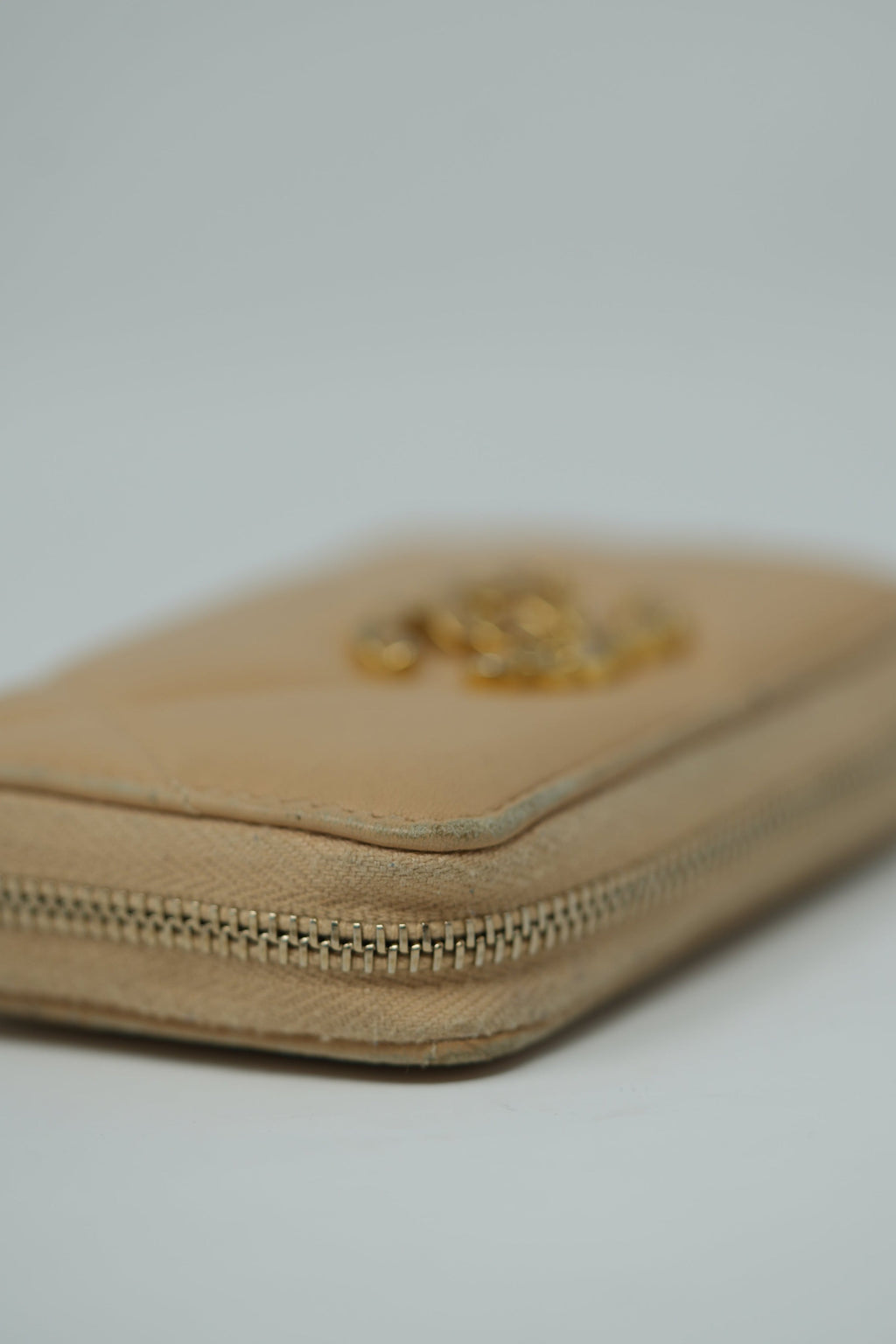 Pre-Owned Chanel Lambskin 19 Card Holder