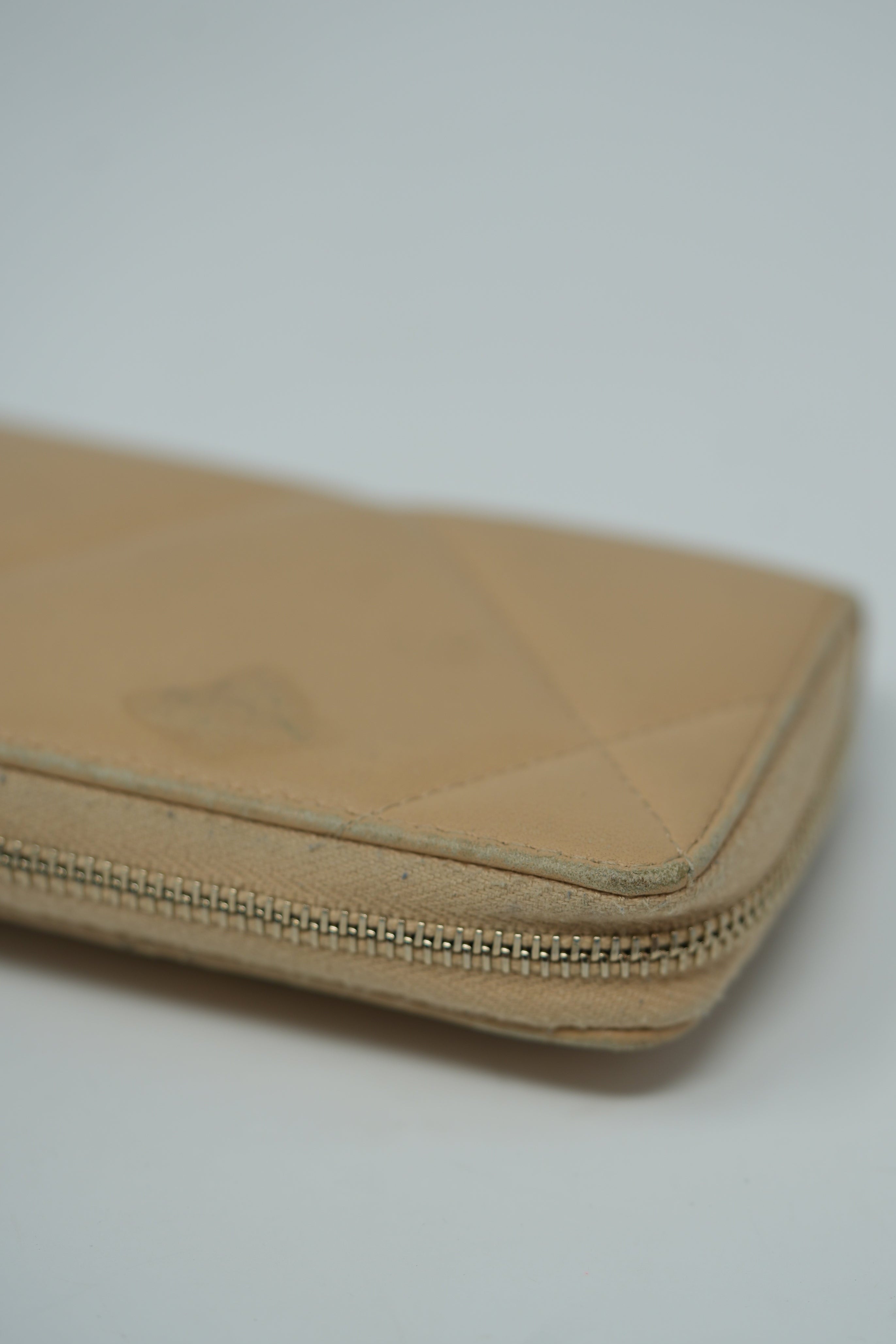 Pre-Owned Chanel Lambskin 19 Card Holder