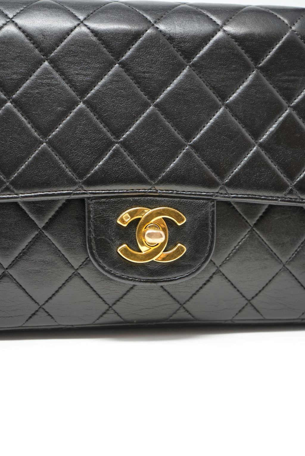 Pre-Owned Chanel Lambskin Quilted Top Handle Bag