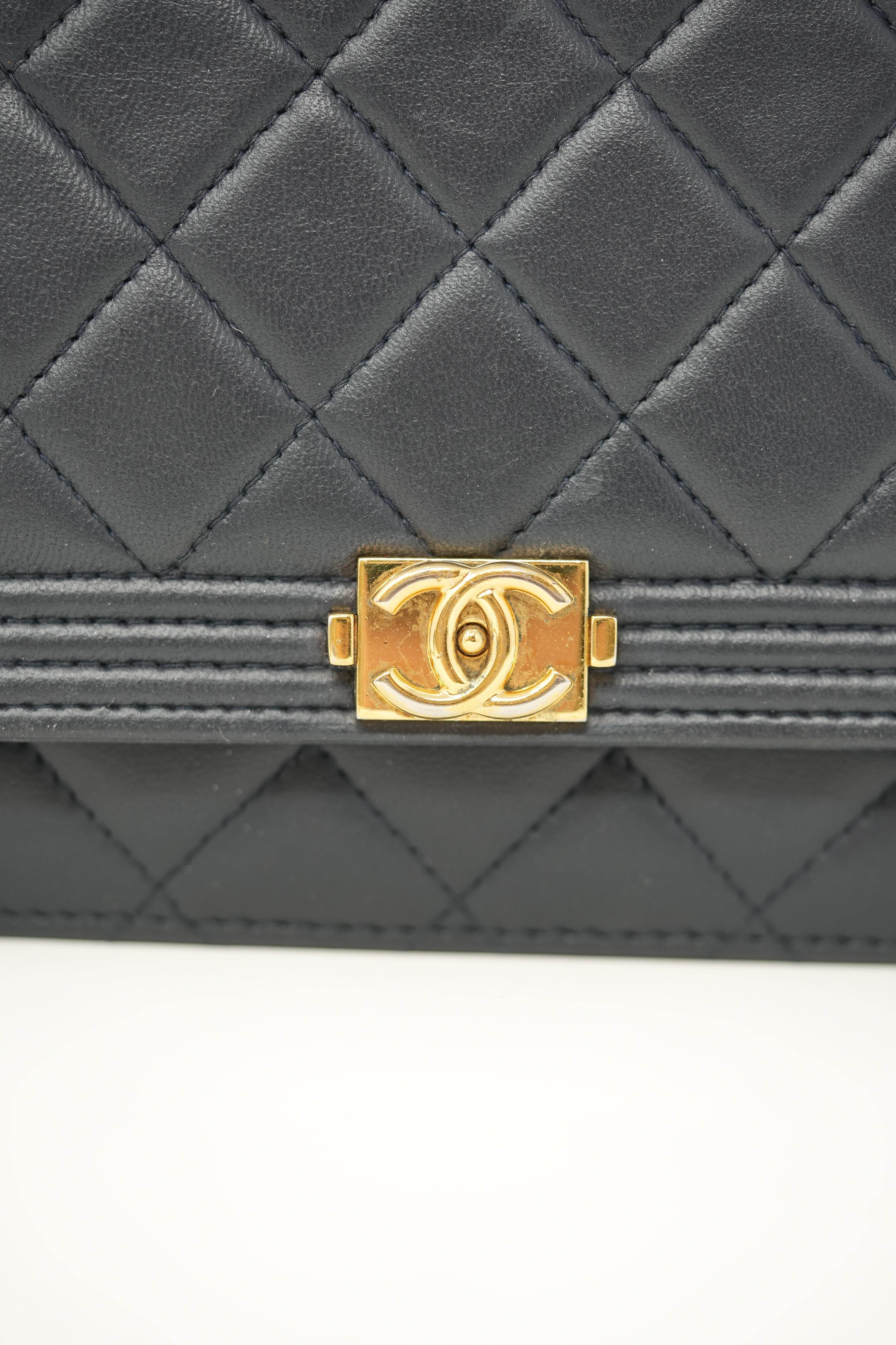 Pre-owned Chanel Navy Lambskin Boy Wallet On Chain - Refurblished