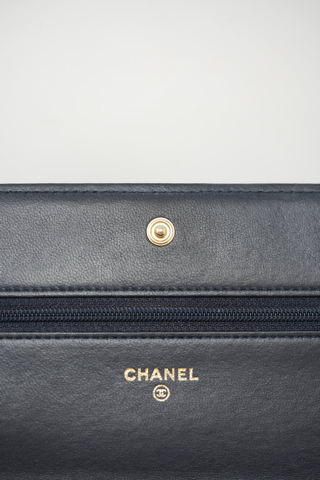 Pre-owned Chanel Navy Lambskin Boy Wallet On Chain - Refurblished