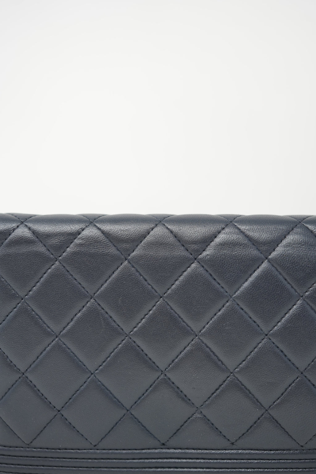 Pre-owned Chanel Navy Lambskin Boy Wallet On Chain - Refurblished