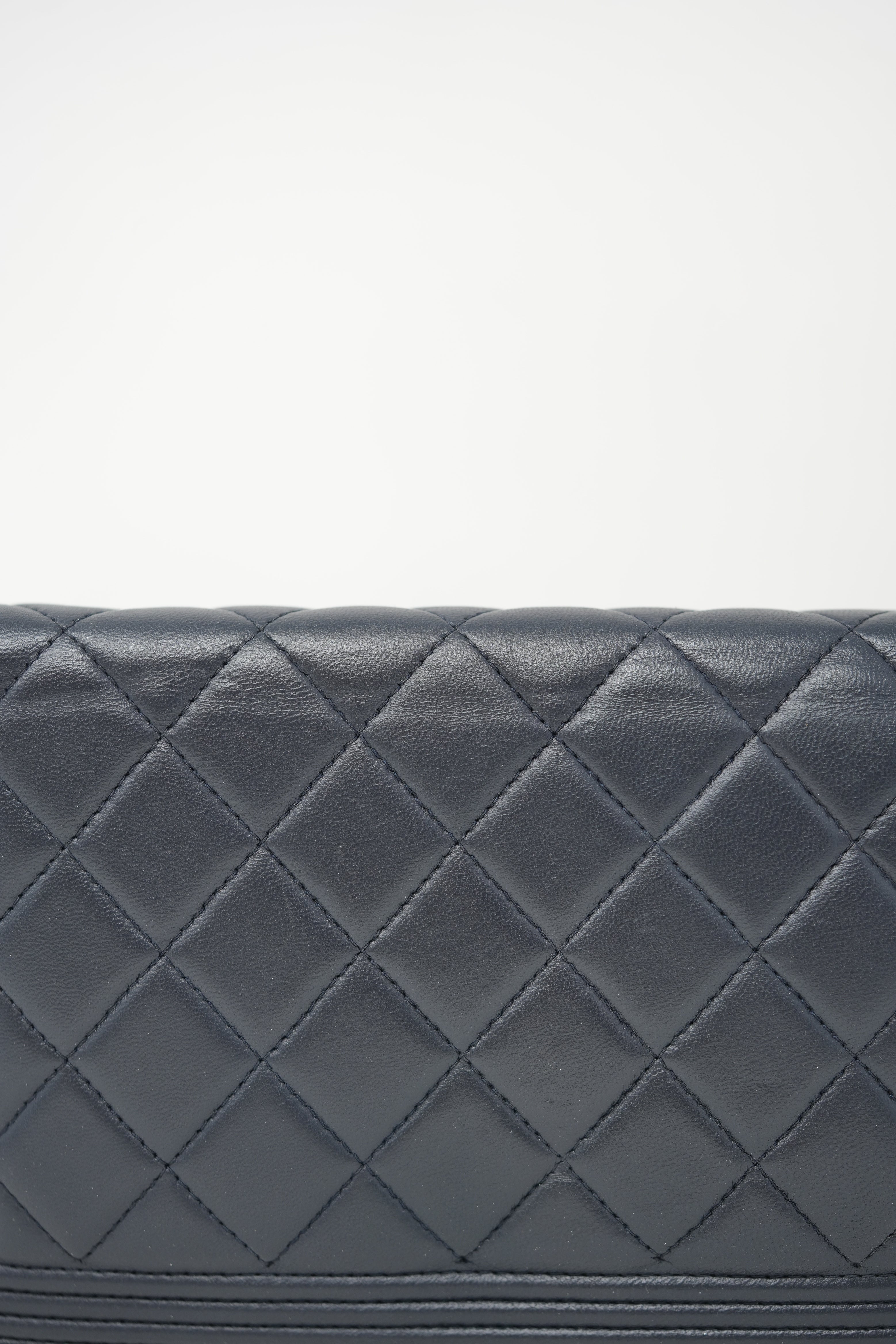 Pre-owned Chanel Navy Lambskin Boy Wallet On Chain - Refurblished