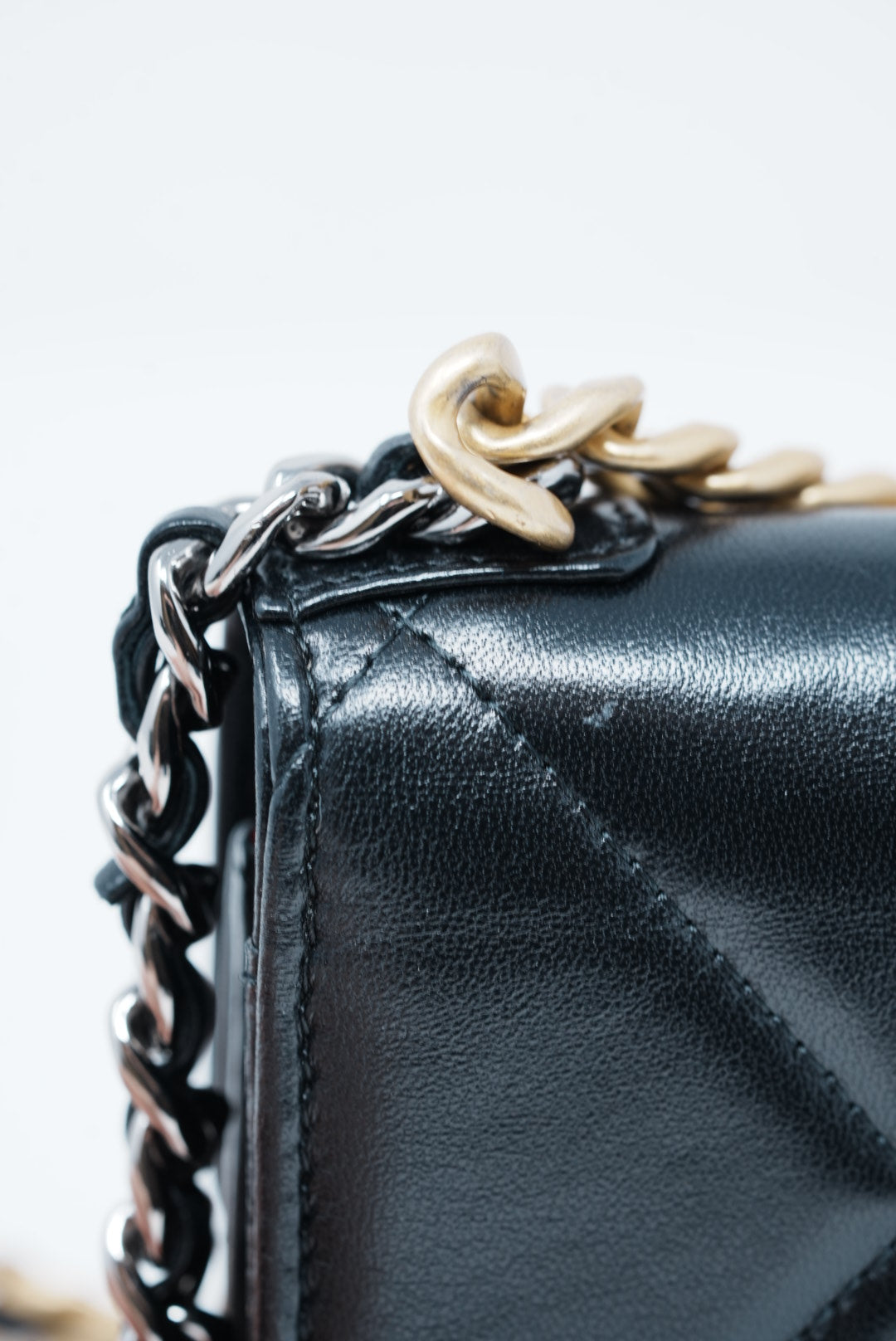 Pre-Owned Chanel 19 Black Lambskin Clutch with Chain
