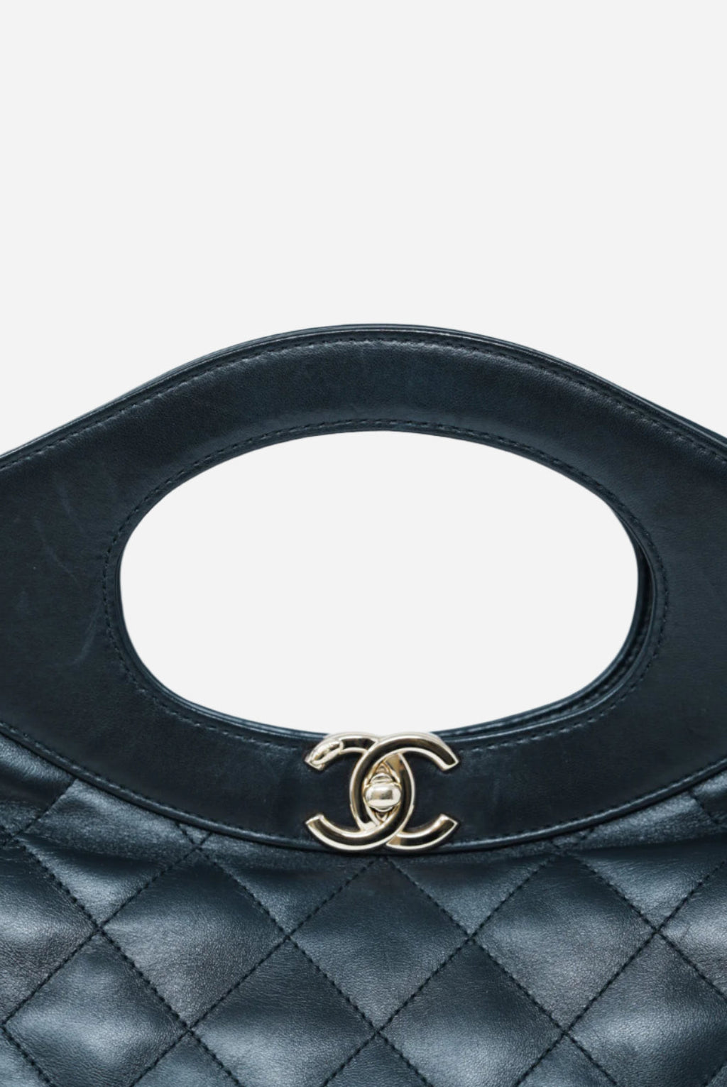 Pre-Owned Chanel Shiny Aged Calfskin Quilted Large 31 bag