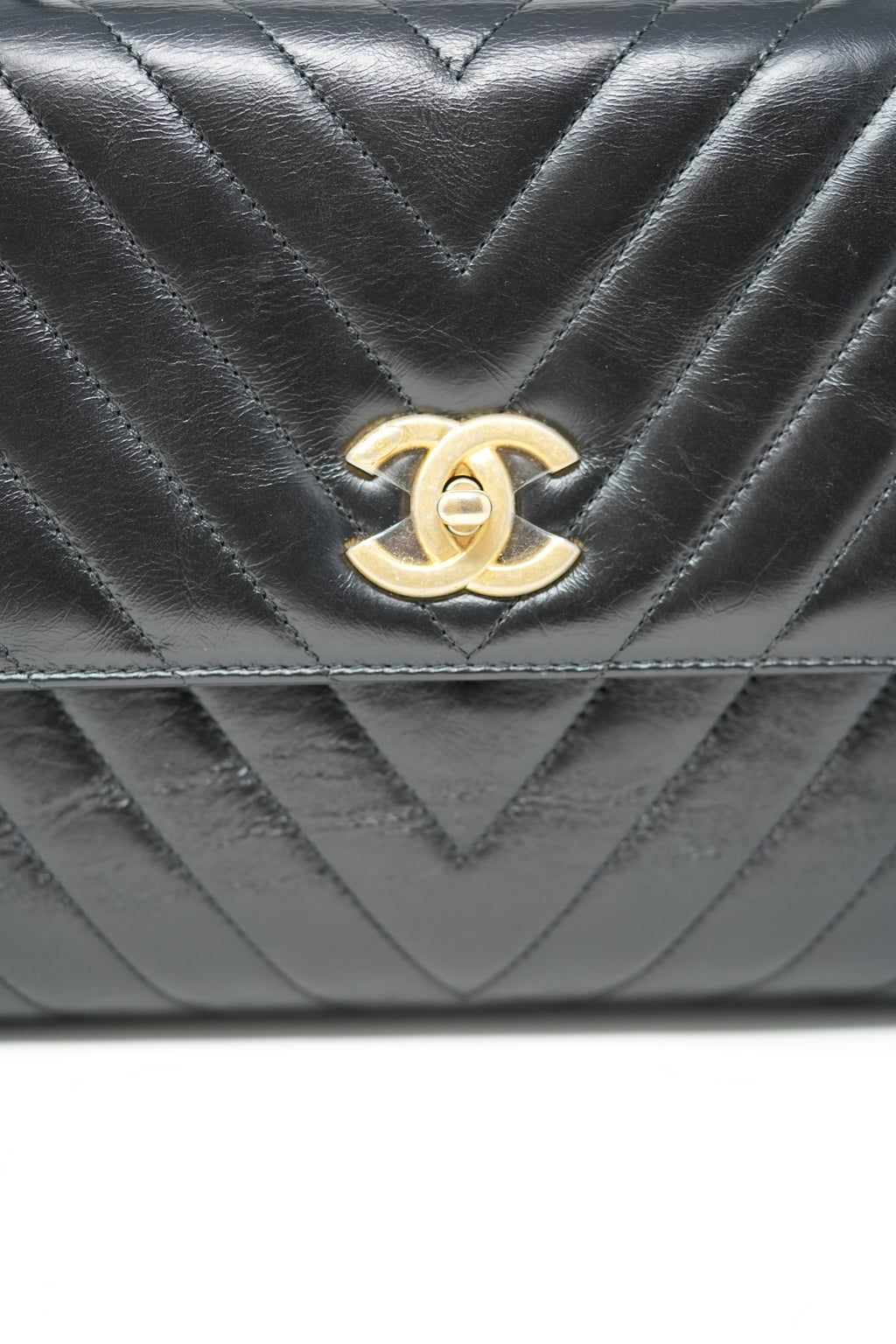 Pre-Owned Chanel Black Medium Chevron Coco Handle With Strap
