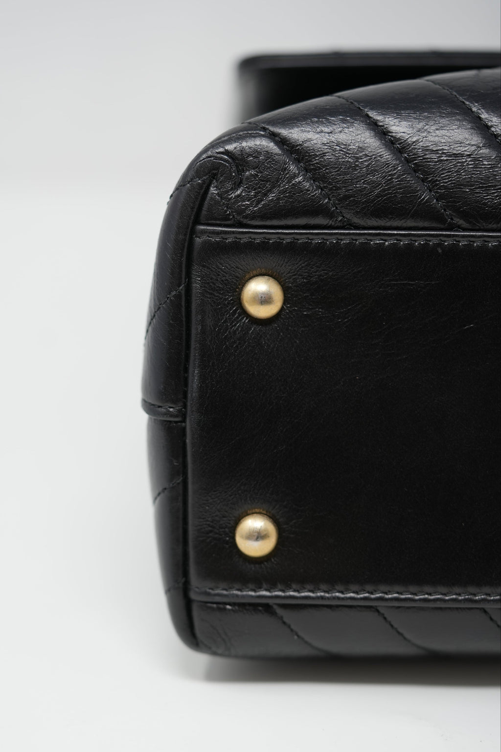 Pre-Owned Chanel Black Medium Chevron Coco Handle With Strap