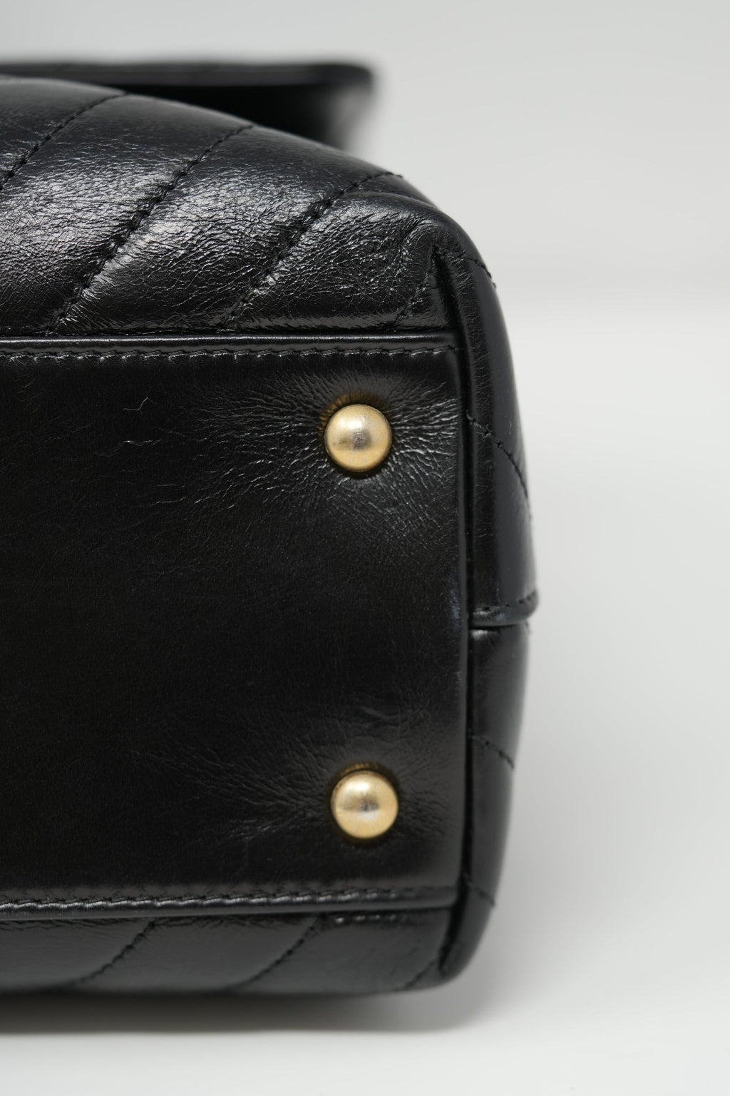 Pre-Owned Chanel Black Medium Chevron Coco Handle With Strap