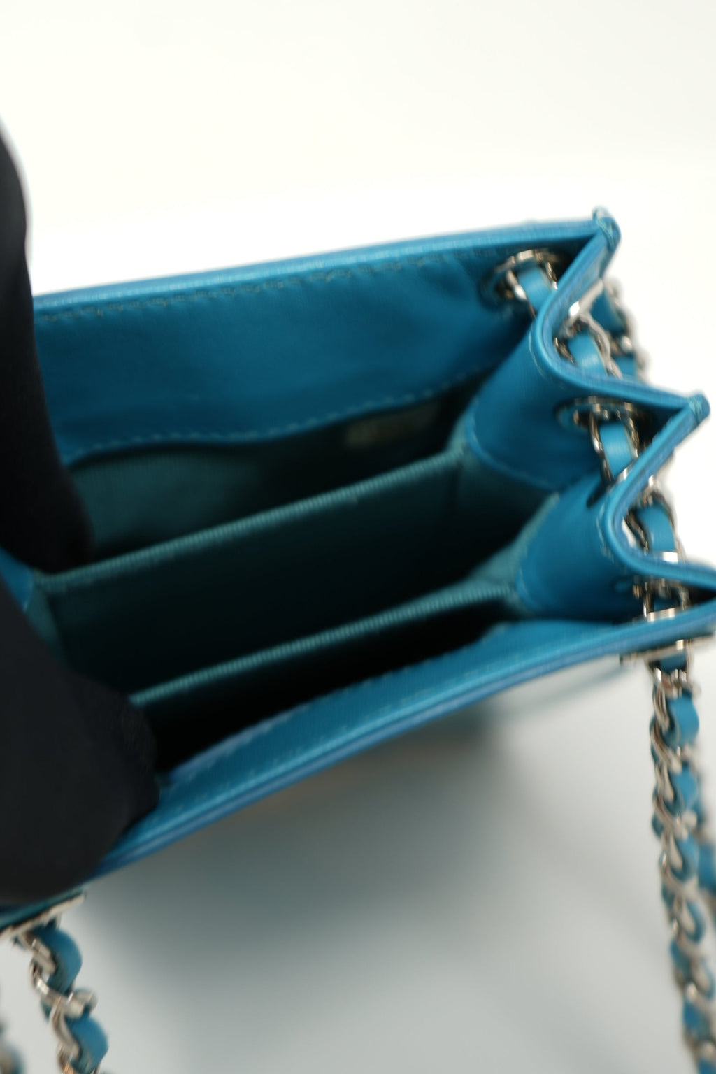 Pre-Owned Chanel Patent Phone Holder Bag