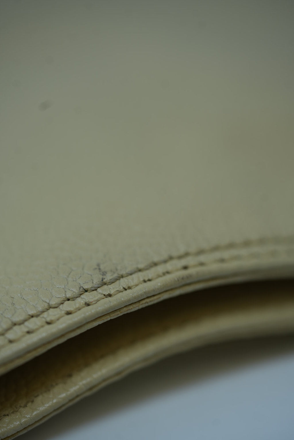 Pre-Owned Chanel 2000-2002 Beige Wood Handle Handbag