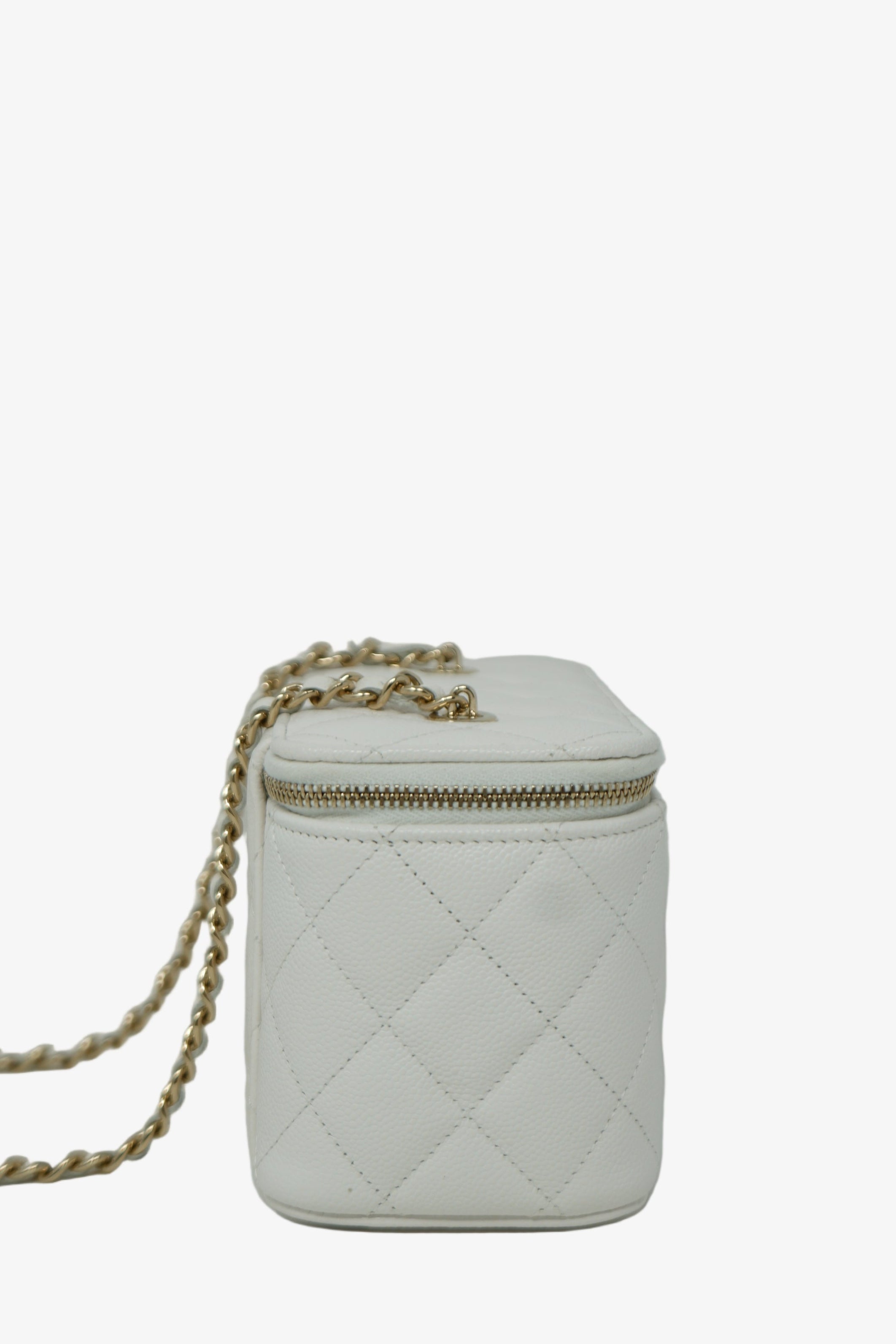 Pre-Owned Chanel White Caviar Leather Vanity With Chain