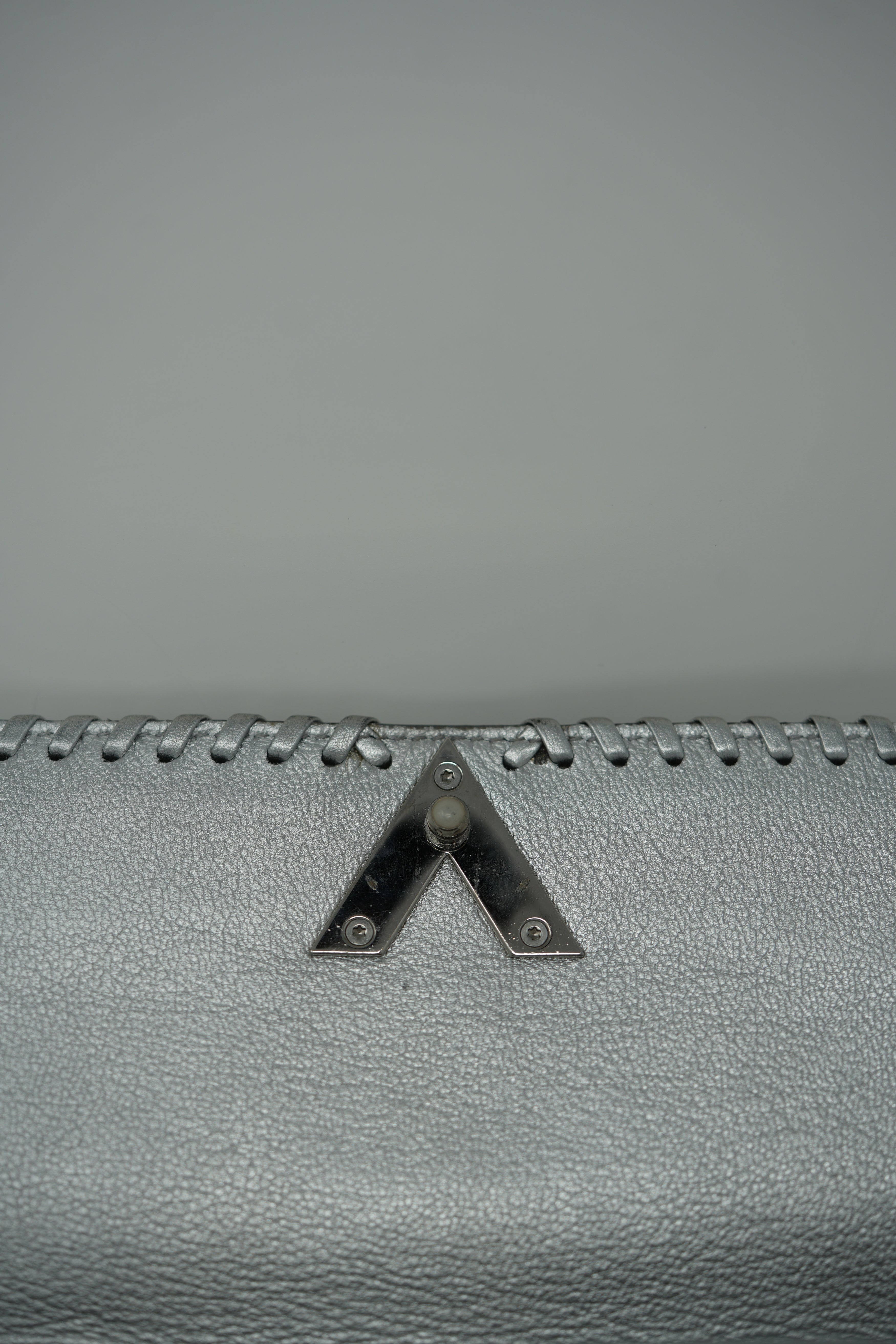 Louis Vuitton 2016 Silver Leather Very Chain Bag