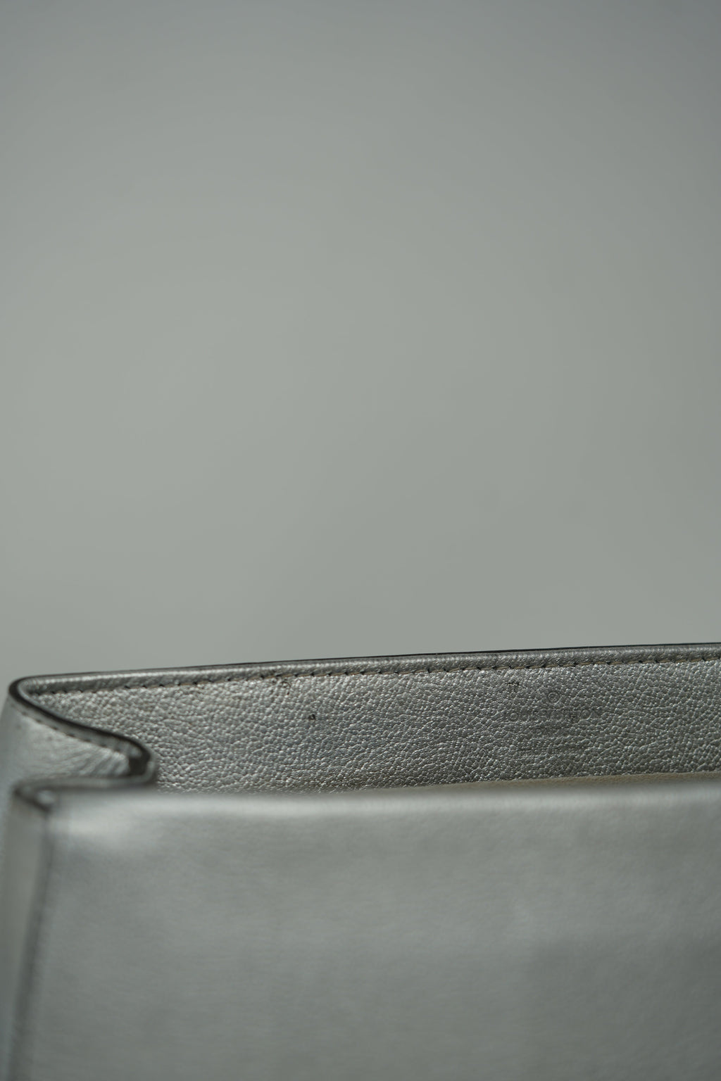Louis Vuitton 2016 Silver Leather Very Chain Bag