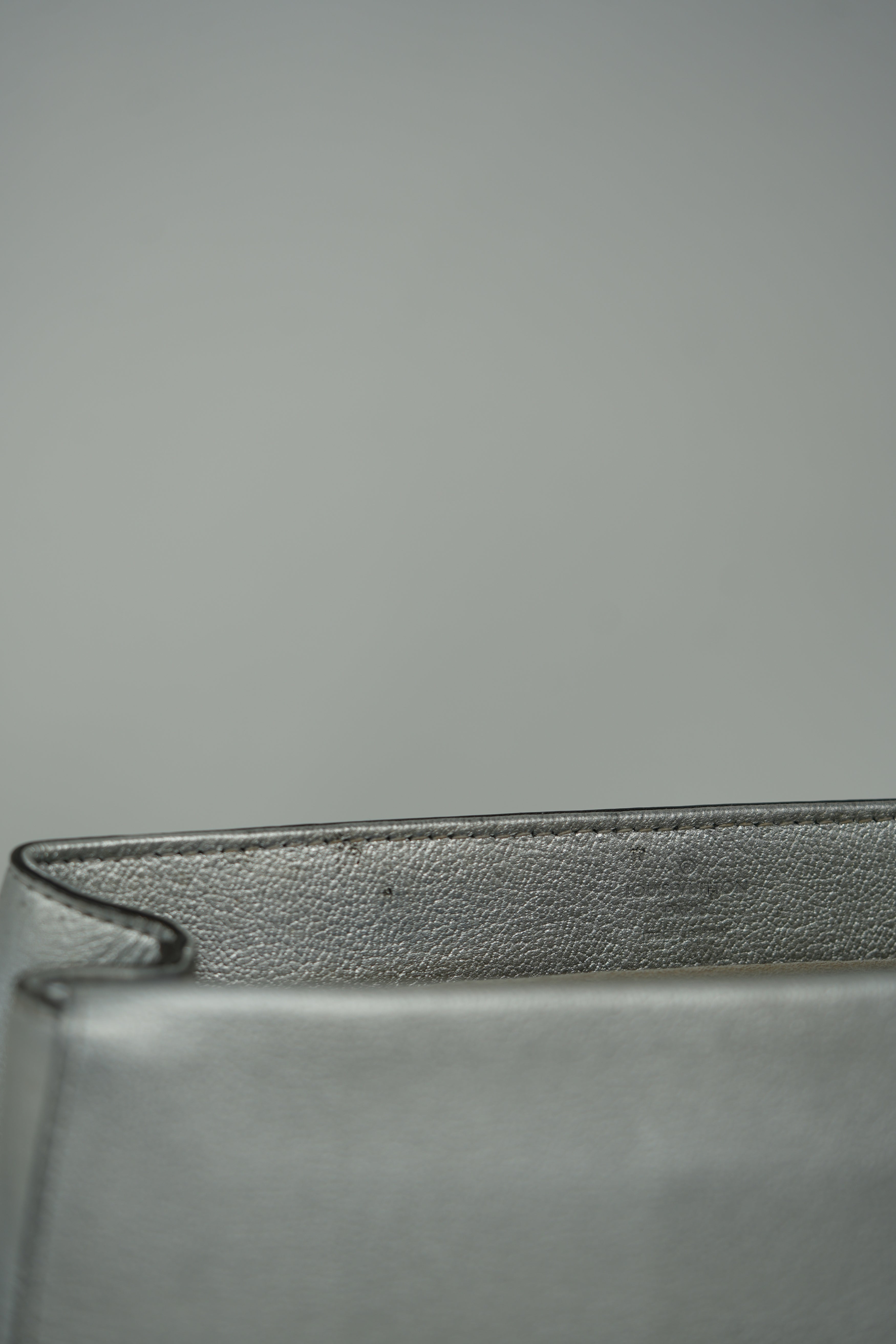 Louis Vuitton 2016 Silver Leather Very Chain Bag